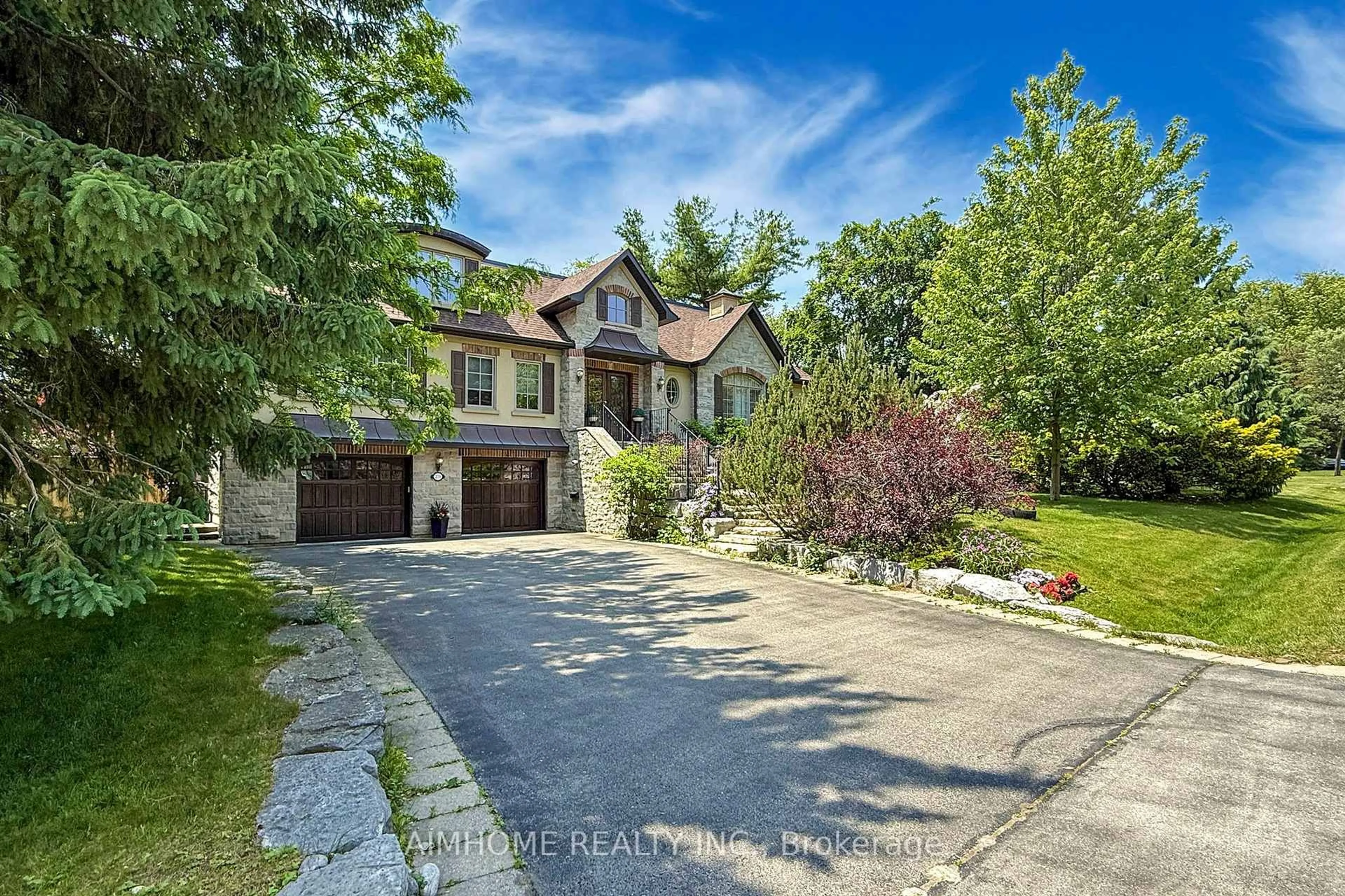 A pic from outside/outdoor area/front of a property/back of a property/a pic from drone, unknown for 278 Wedgewood Dr, Oakville Ontario L6J 4R8