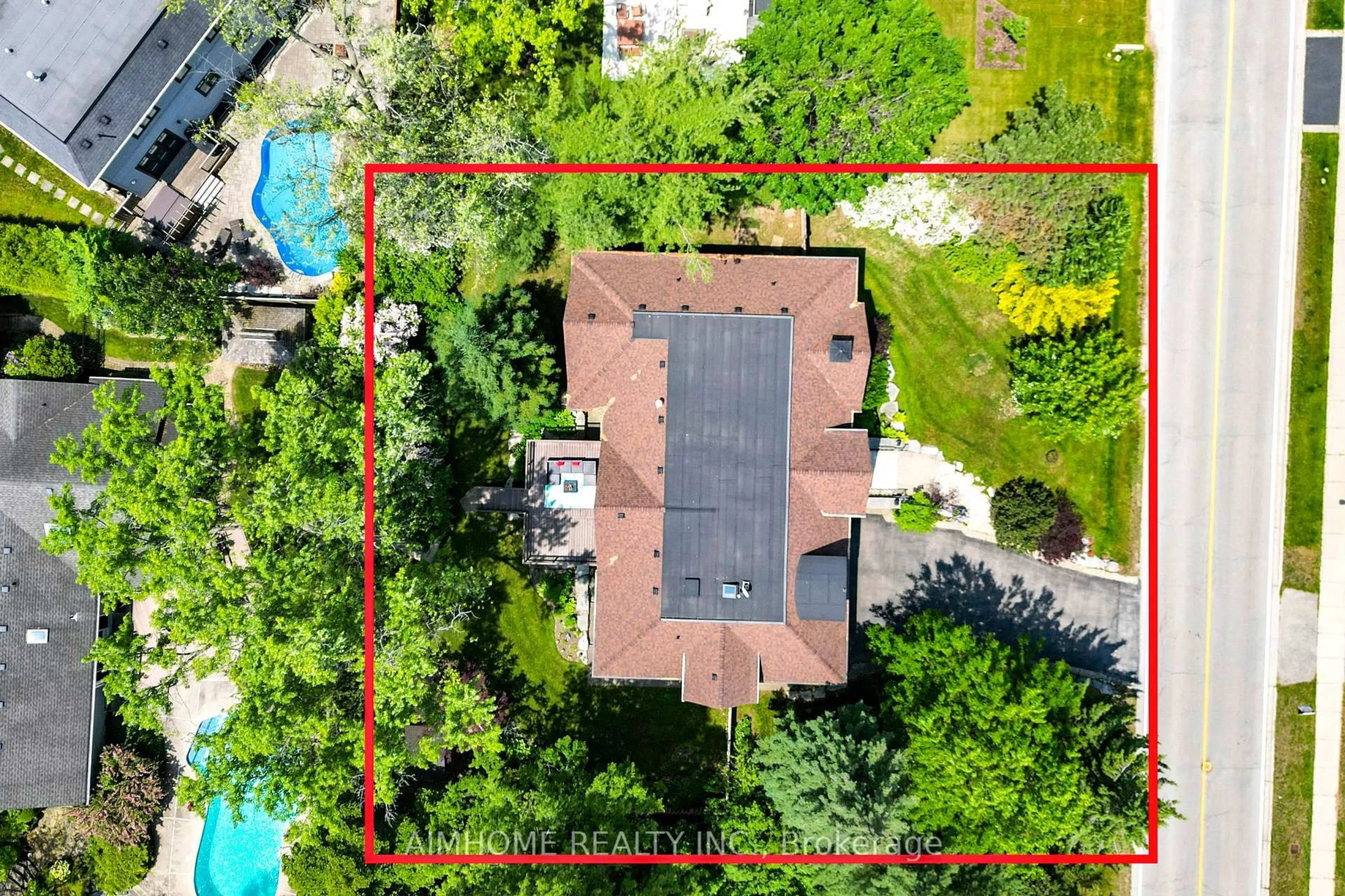 A pic from outside/outdoor area/front of a property/back of a property/a pic from drone, unknown for 278 Wedgewood Dr, Oakville Ontario L6J 4R8