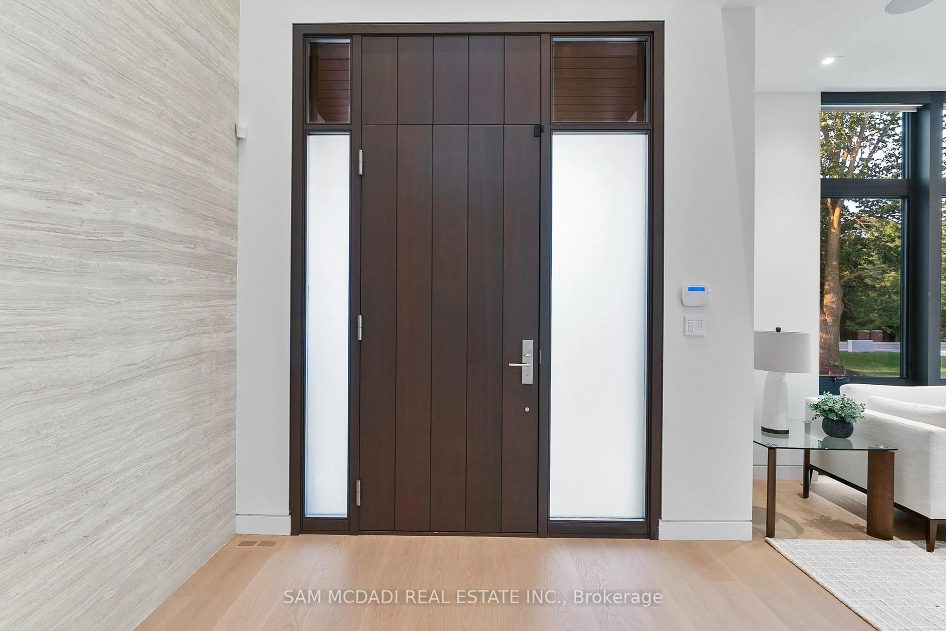 Indoor foyer for 1222 Mississauga Rd, Mississauga Ontario L5H 2J2