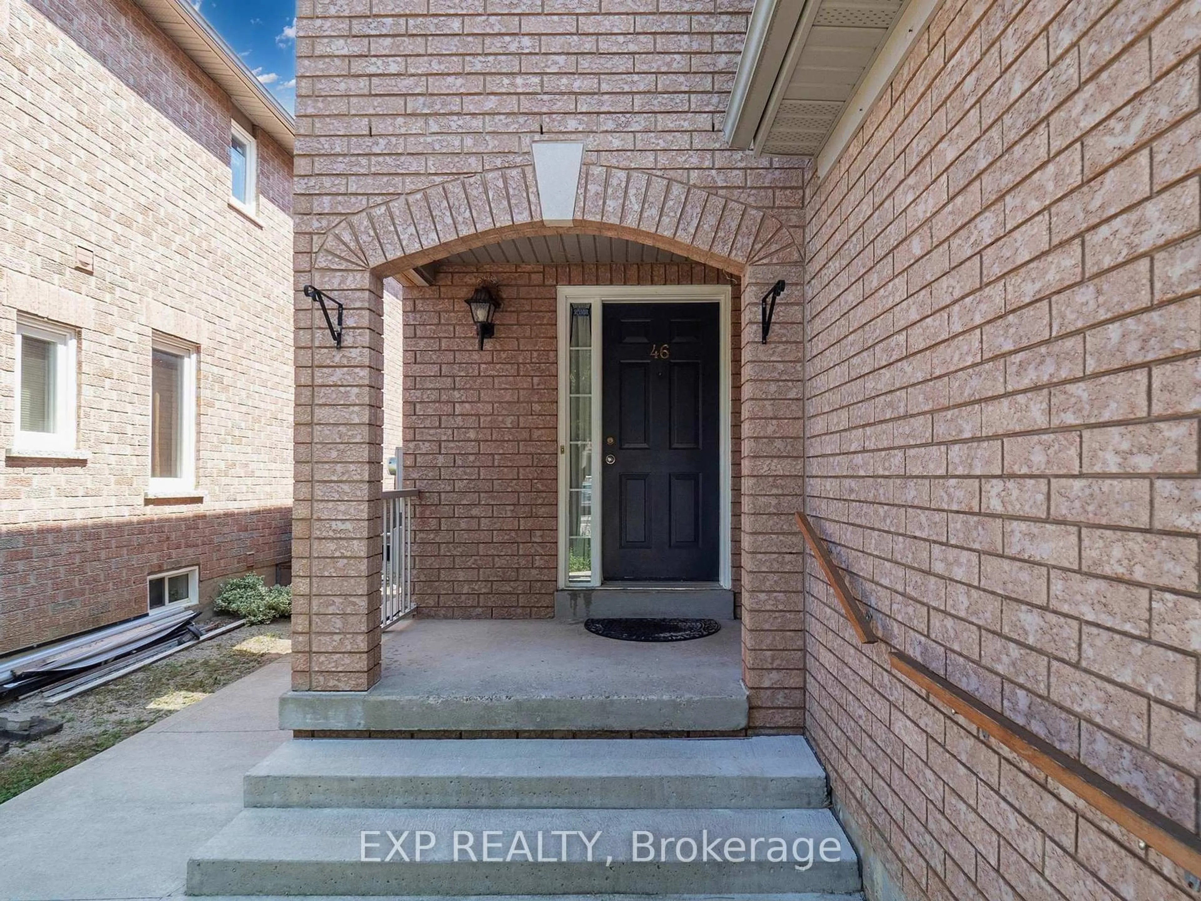 Indoor entryway for 46 Loons Call Cres, Brampton Ontario L6R 2G5