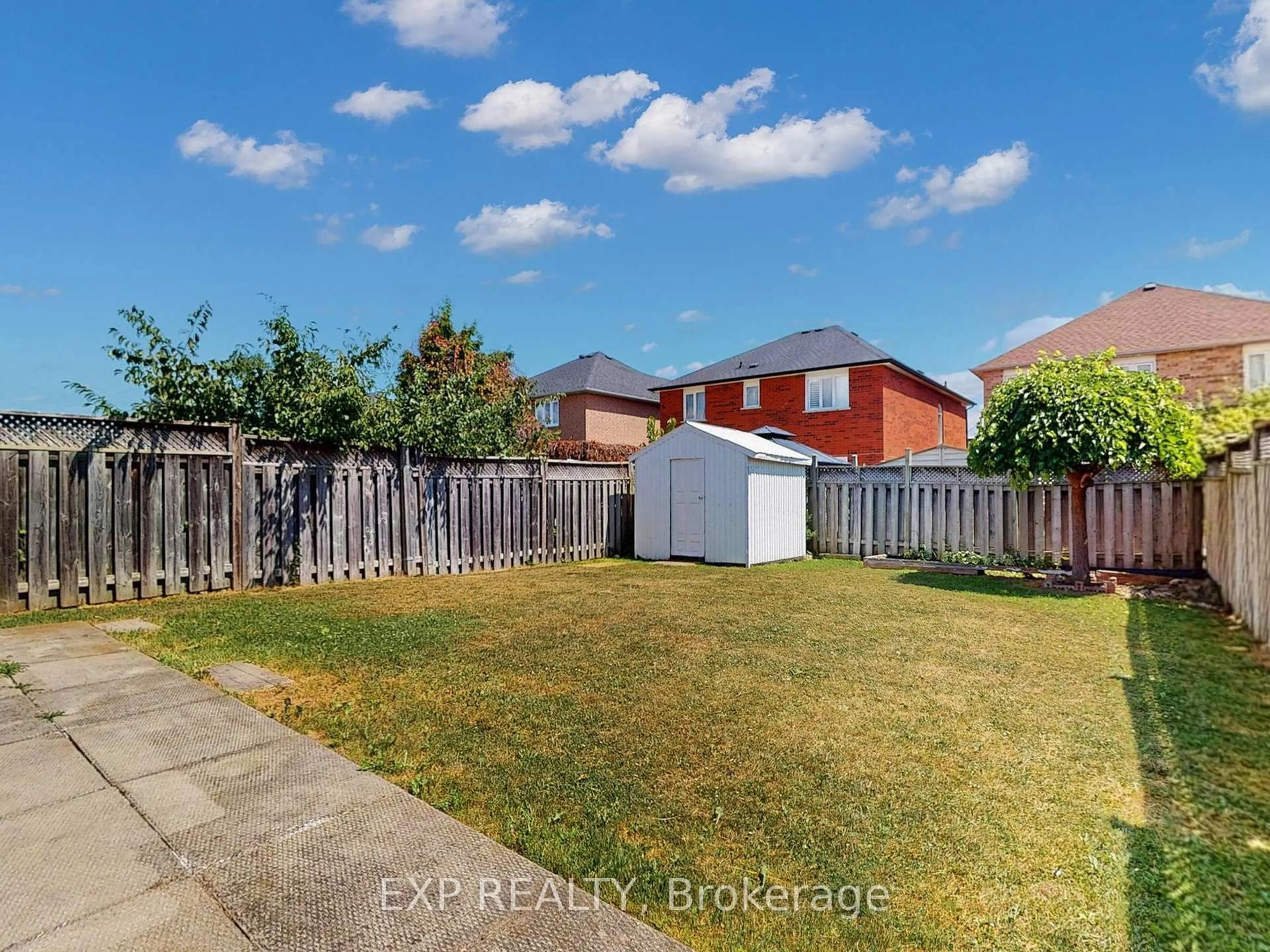 A pic from outside/outdoor area/front of a property/back of a property/a pic from drone, street for 46 Loons Call Cres, Brampton Ontario L6R 2G5