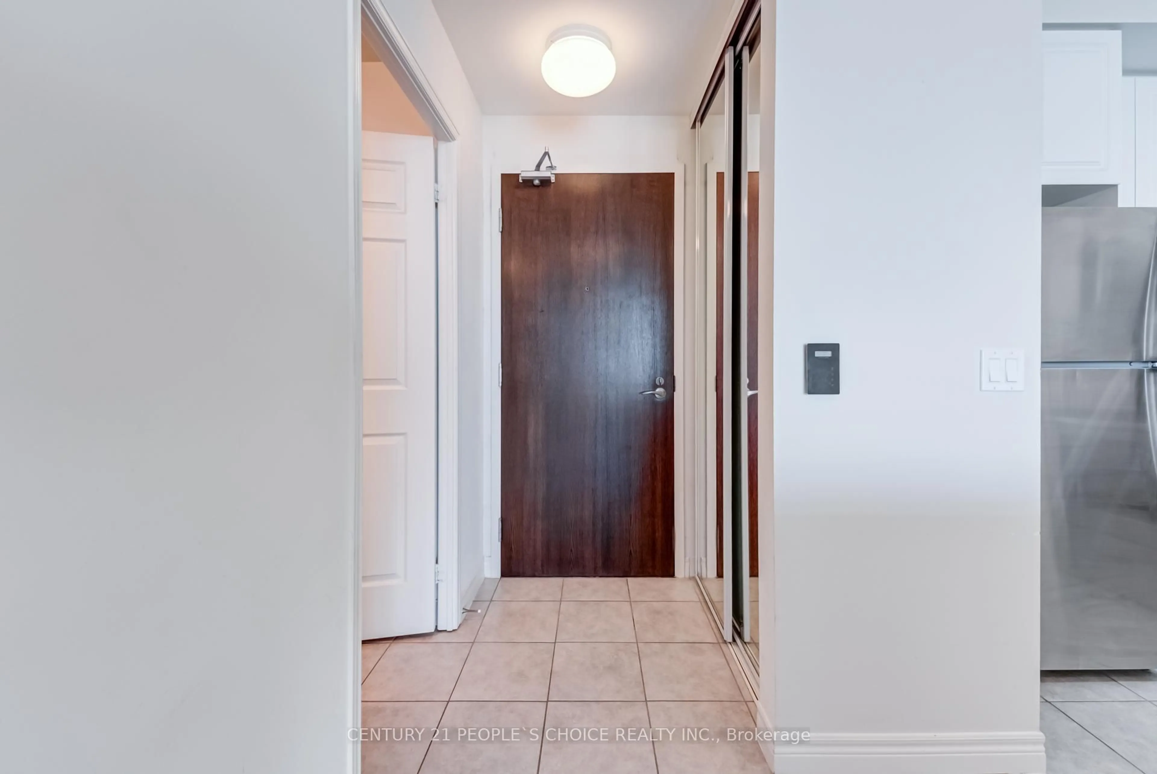 Indoor entryway for 339 Rathburn Rd #2118, Mississauga Ontario L5B 0K6