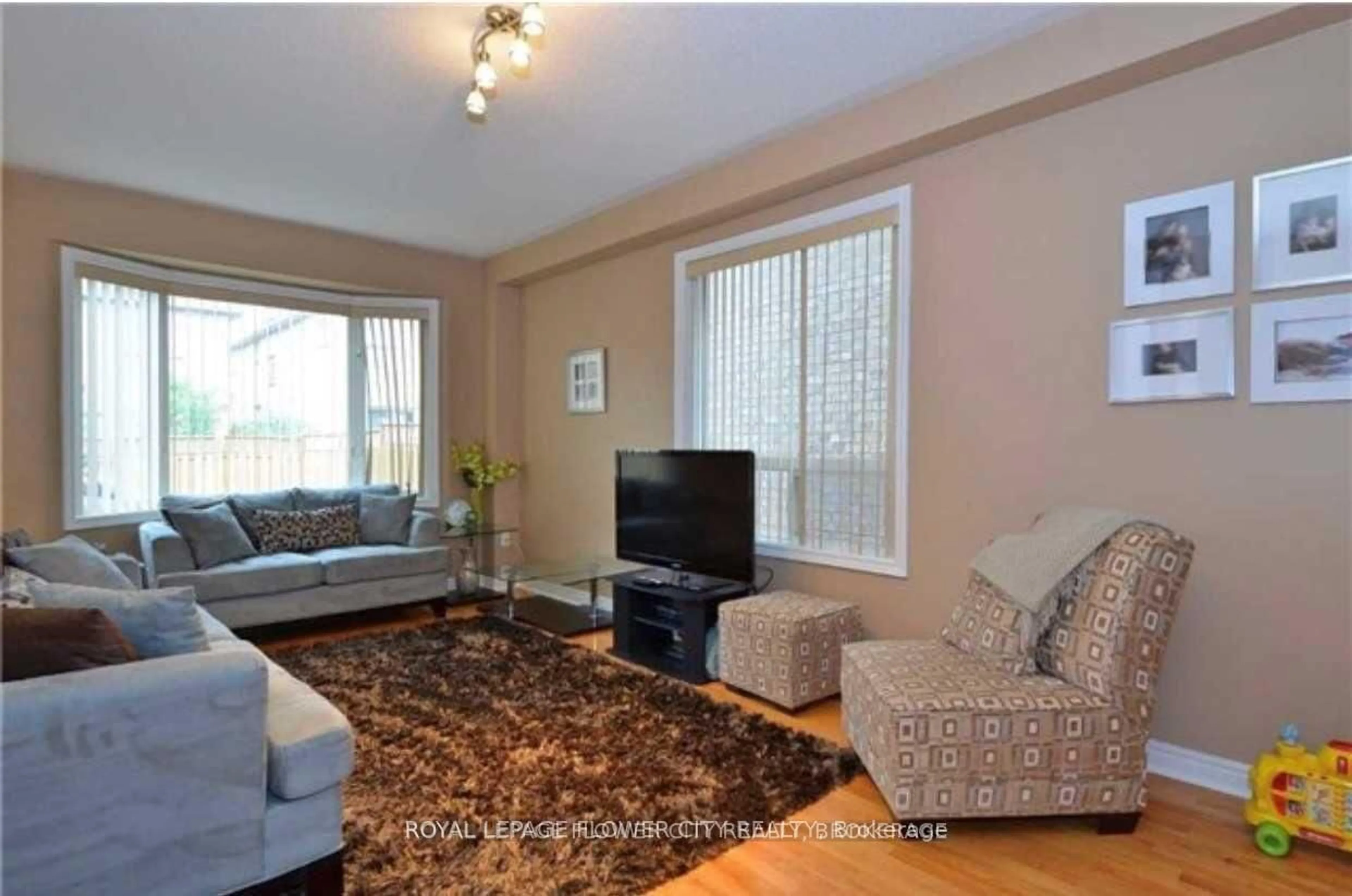 Living room with furniture, unknown for 37 Blue Diamond Dr, Brampton Ontario L6S 6J2