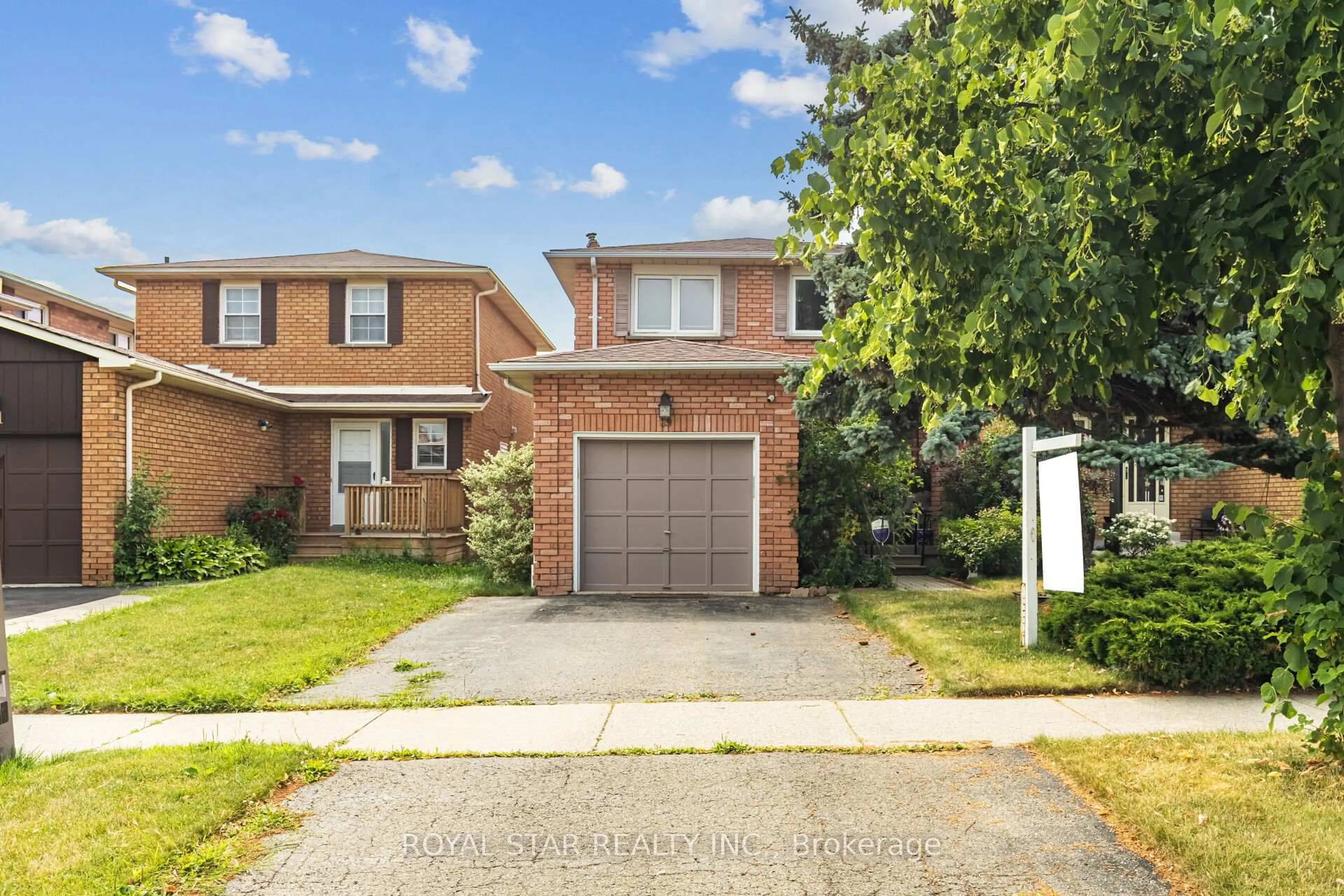 Home with brick exterior material, street for 89 Dumfries Ave, Brampton Ontario L6Z 2X1