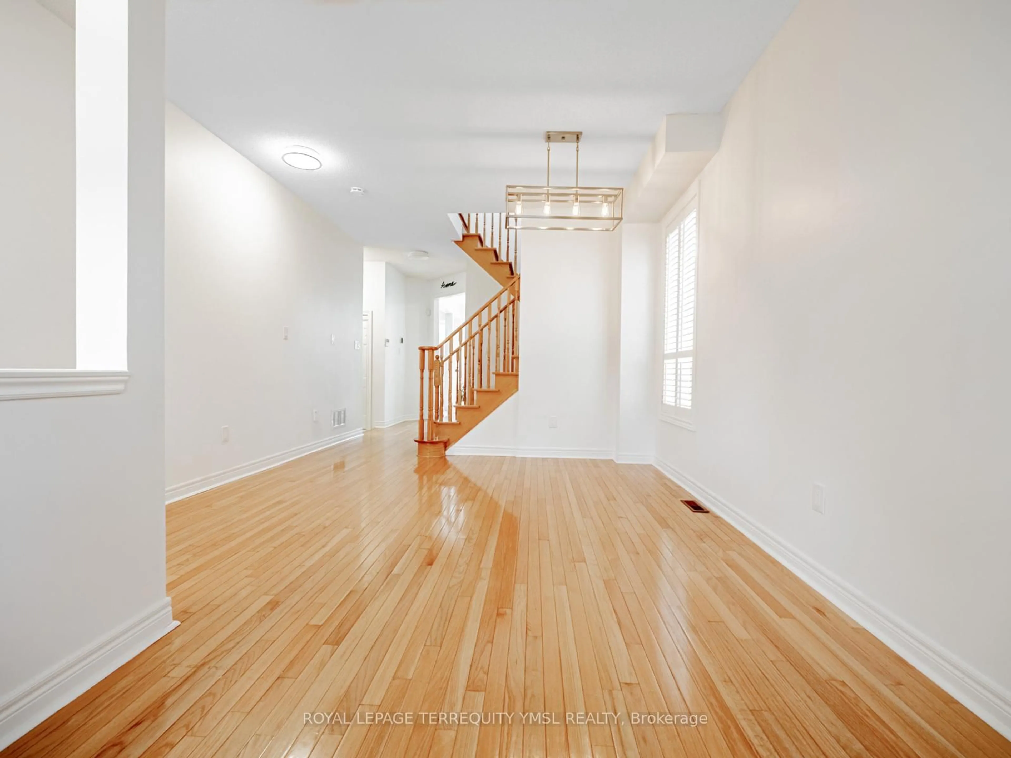 Indoor foyer for 4834 Yorkshire Ave, Mississauga Ontario L4Z 4G8