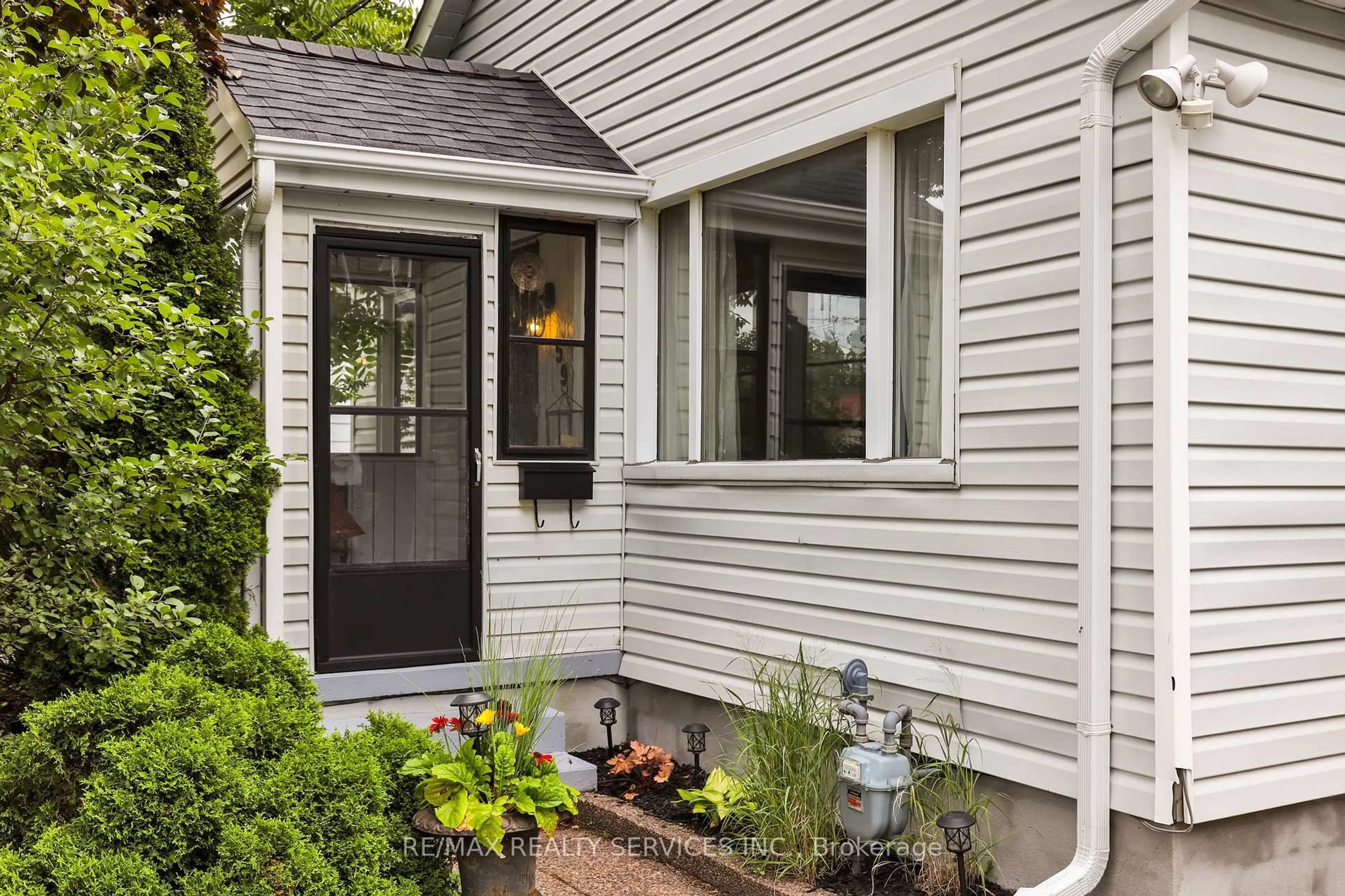 Home with vinyl exterior material, street for 59 Jessie St, Brampton Ontario L6Y 1L5