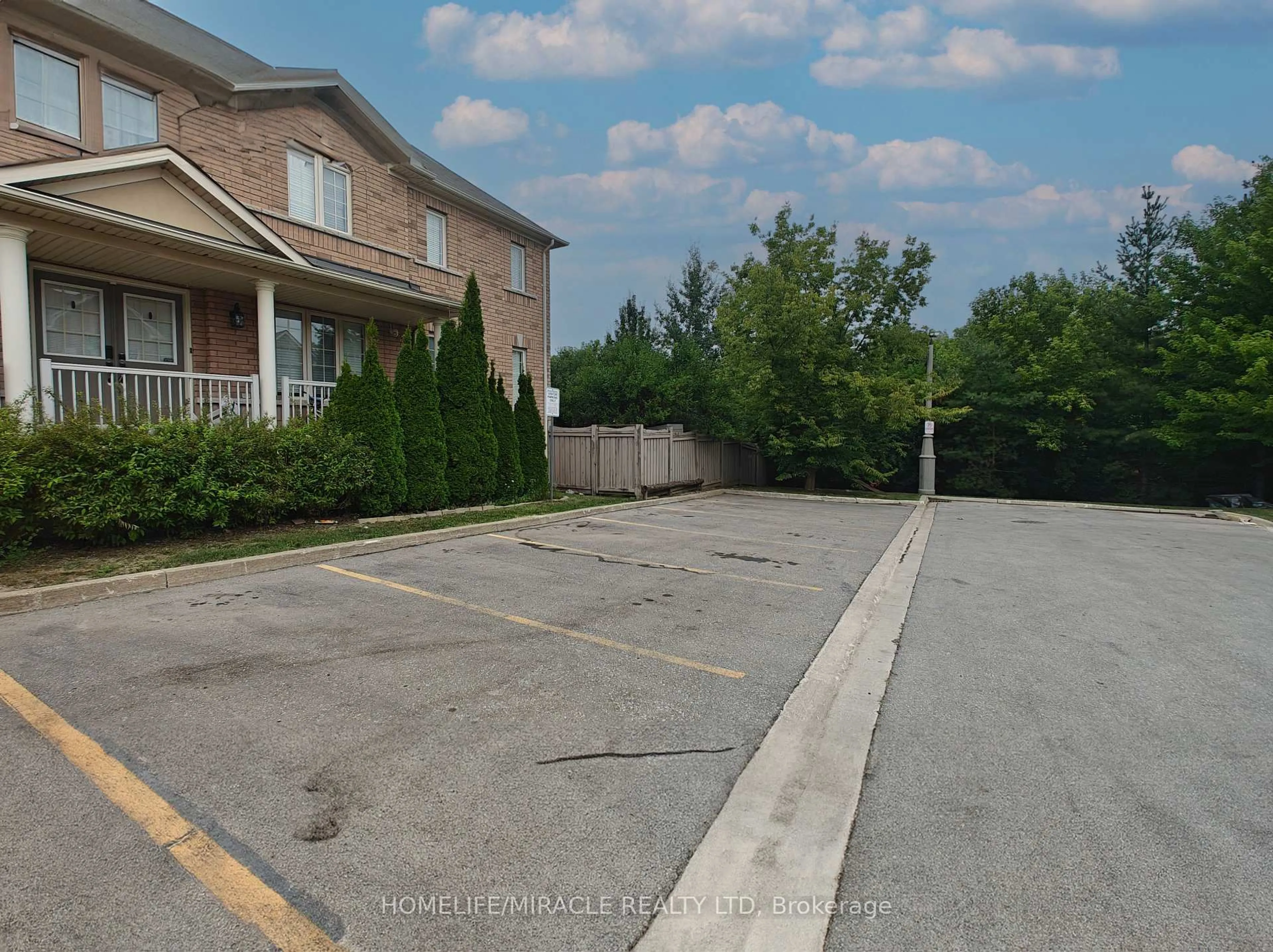 A pic from outside/outdoor area/front of a property/back of a property/a pic from drone, street for 6 September Pl, Brampton Ontario L6R 0L8