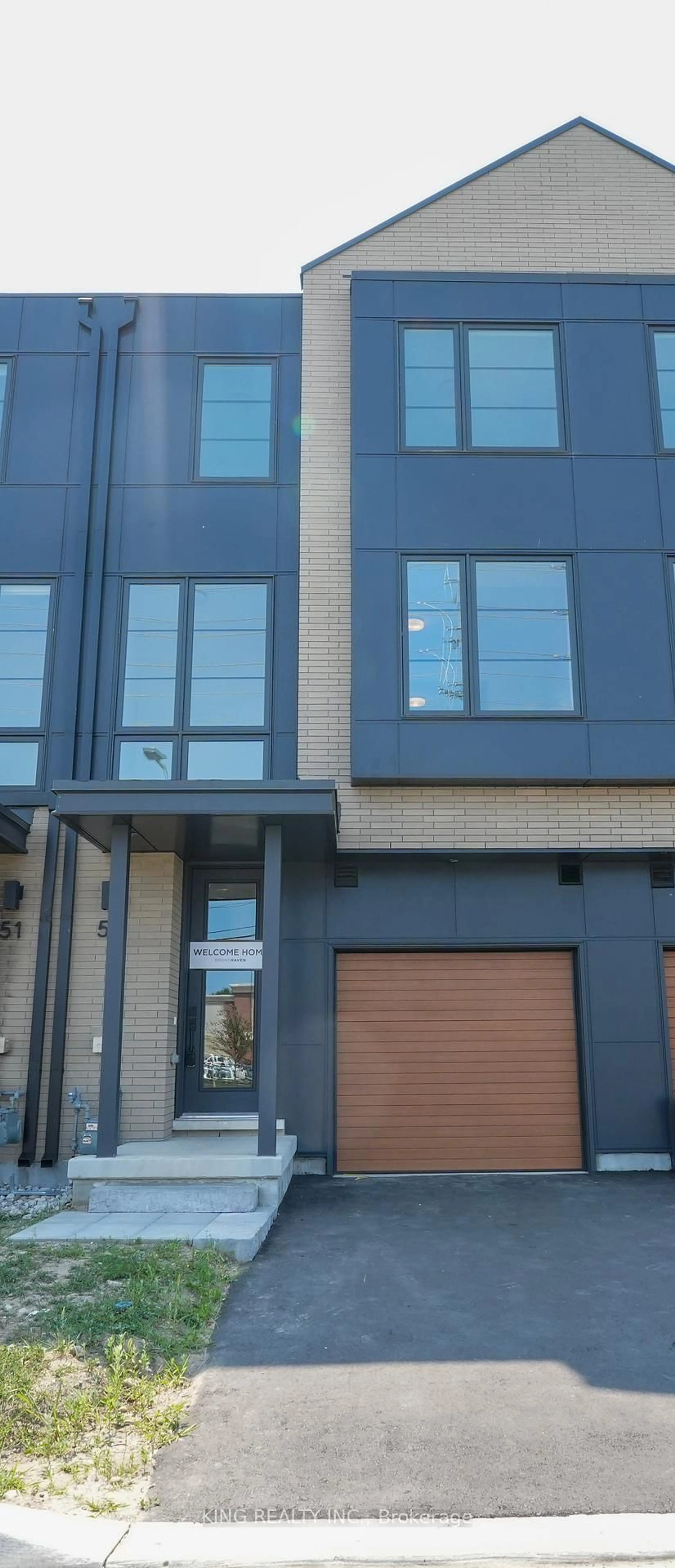 Home with brick exterior material, street for 2273 Turnberry Rd #52, Burlington Ontario L7M 2B2