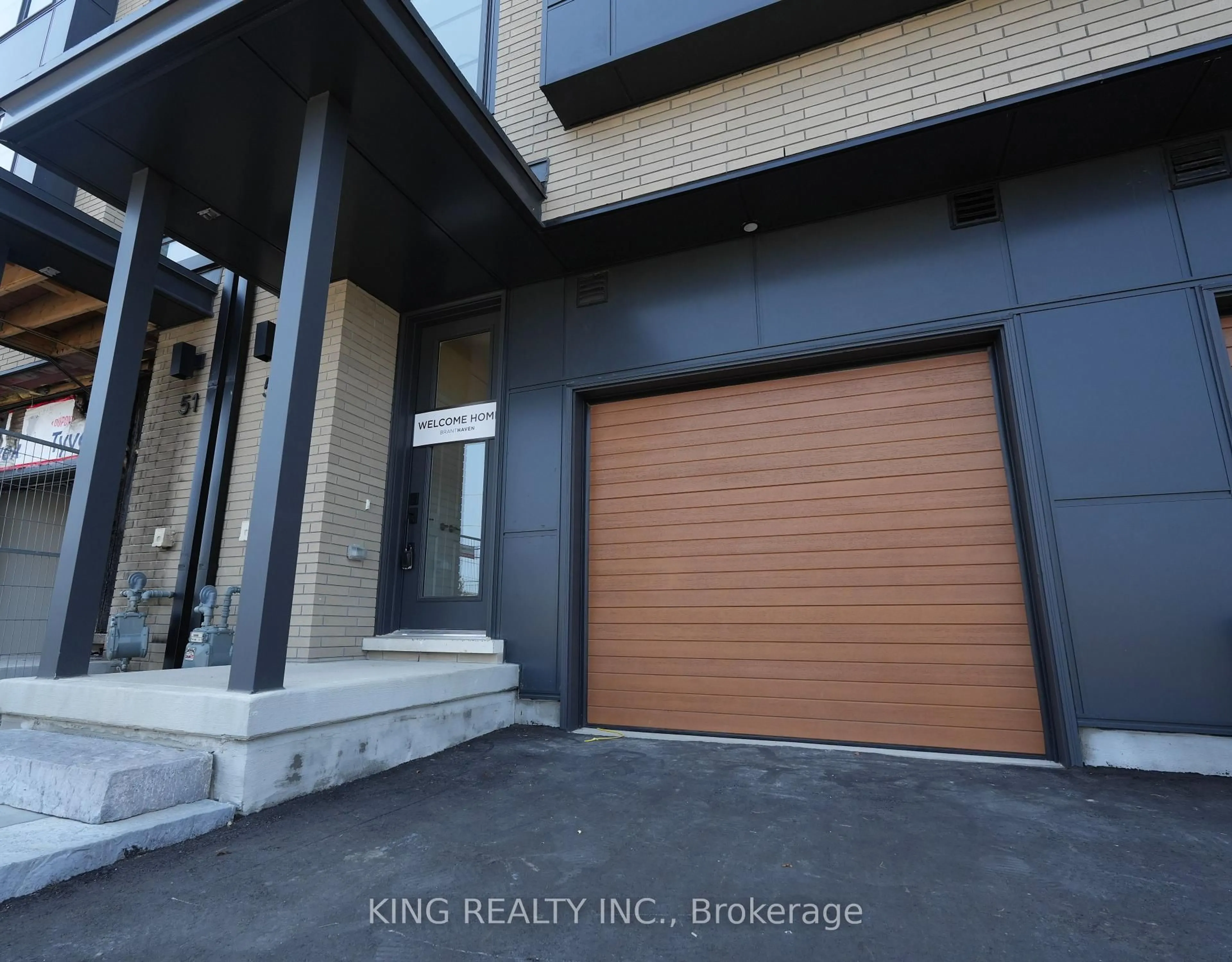 Indoor entryway for 2273 Turnberry Rd #52, Burlington Ontario L7M 2B2