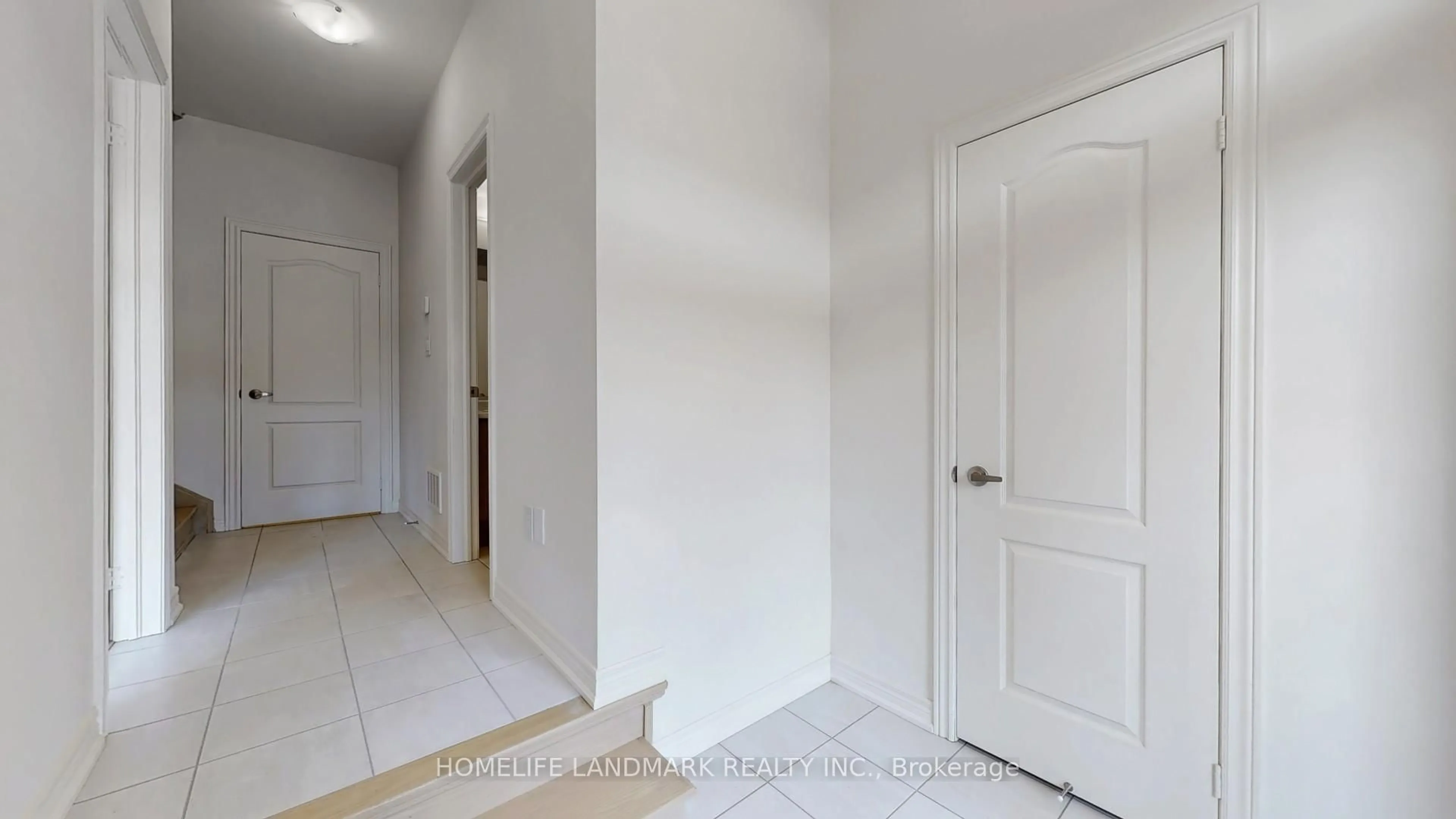 Indoor entryway for 3192 SIXTH Line, Oakville Ontario L6M 0T1