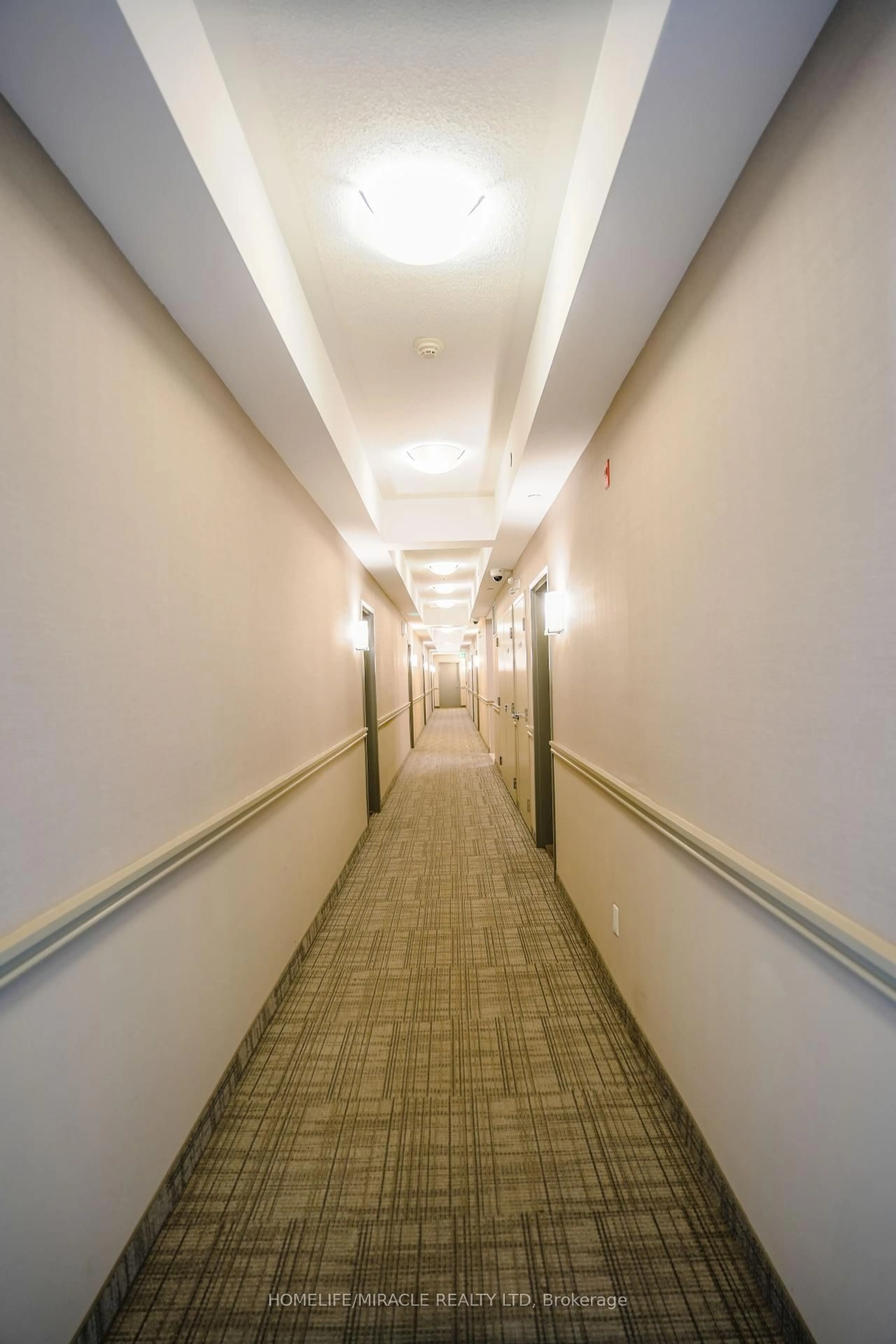 Indoor foyer for 54 Sky Harbour Dr #306, Brampton Ontario L6Y 6B9