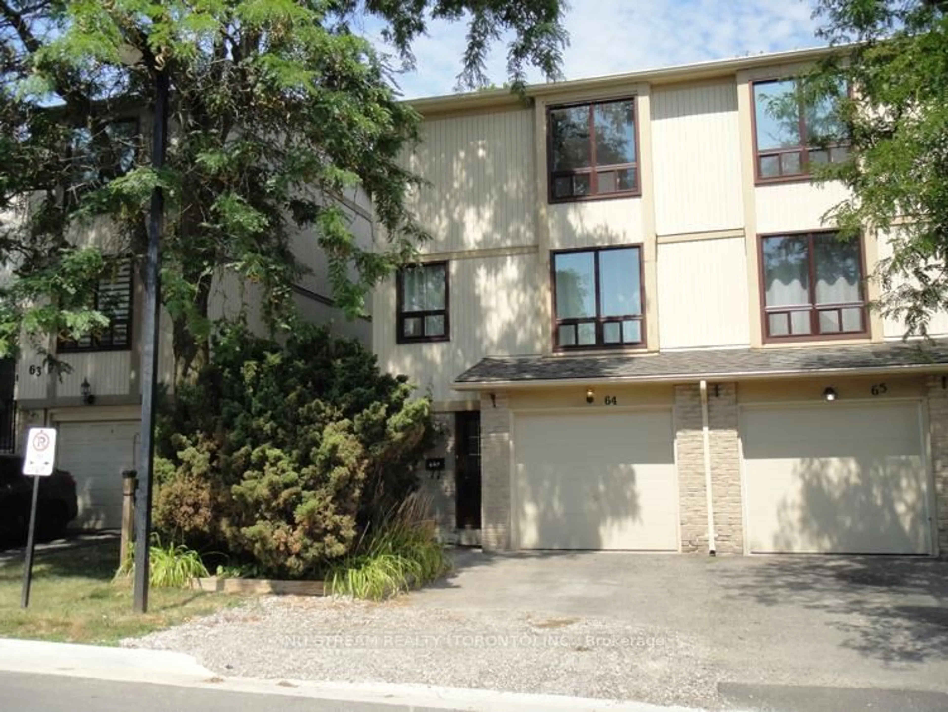 Unknown for 64 Guildford Cres #64, Brampton Ontario L6S 3K2