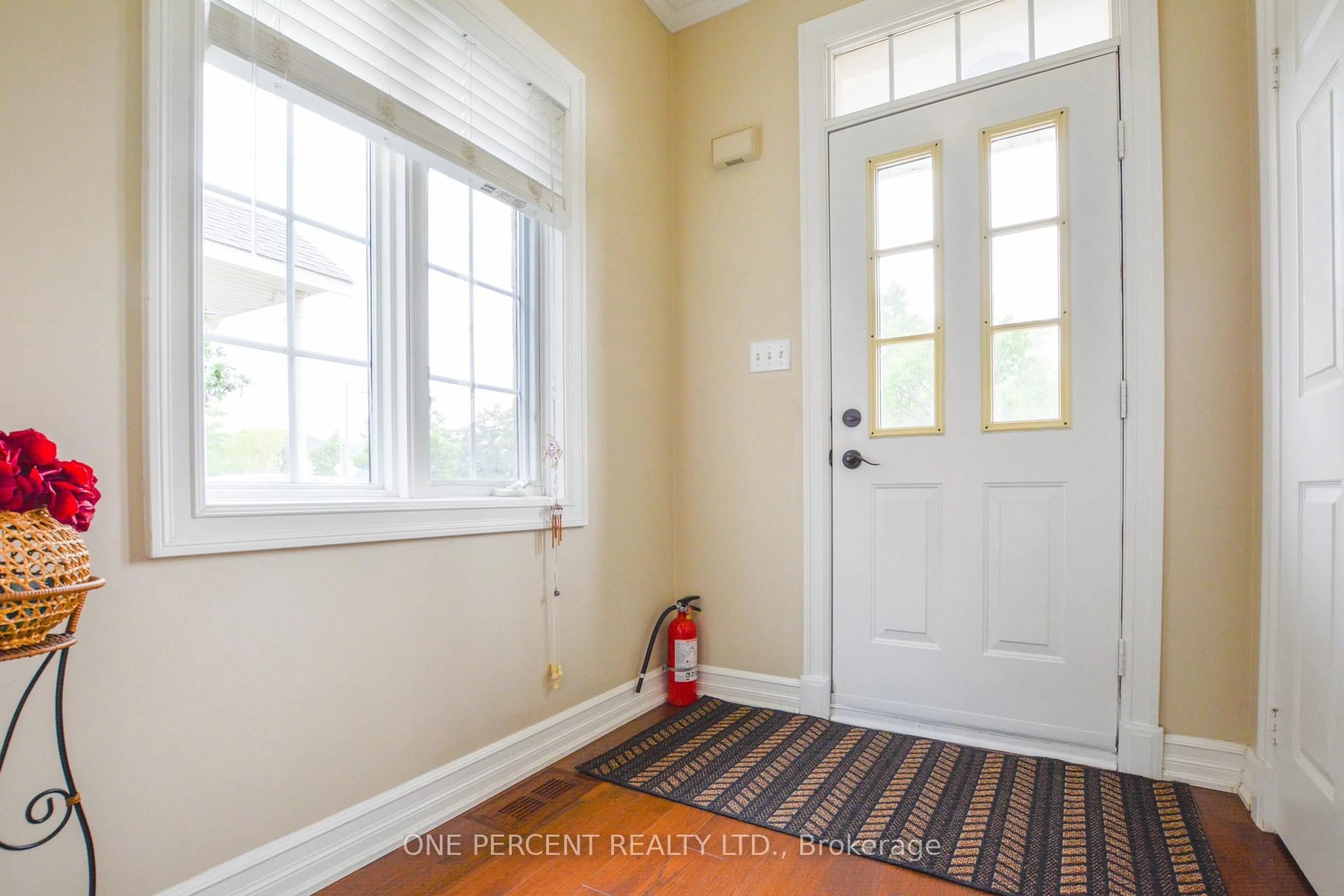 Indoor entryway for 2377 Dalebrook Dr, Oakville Ontario L6H 6K4