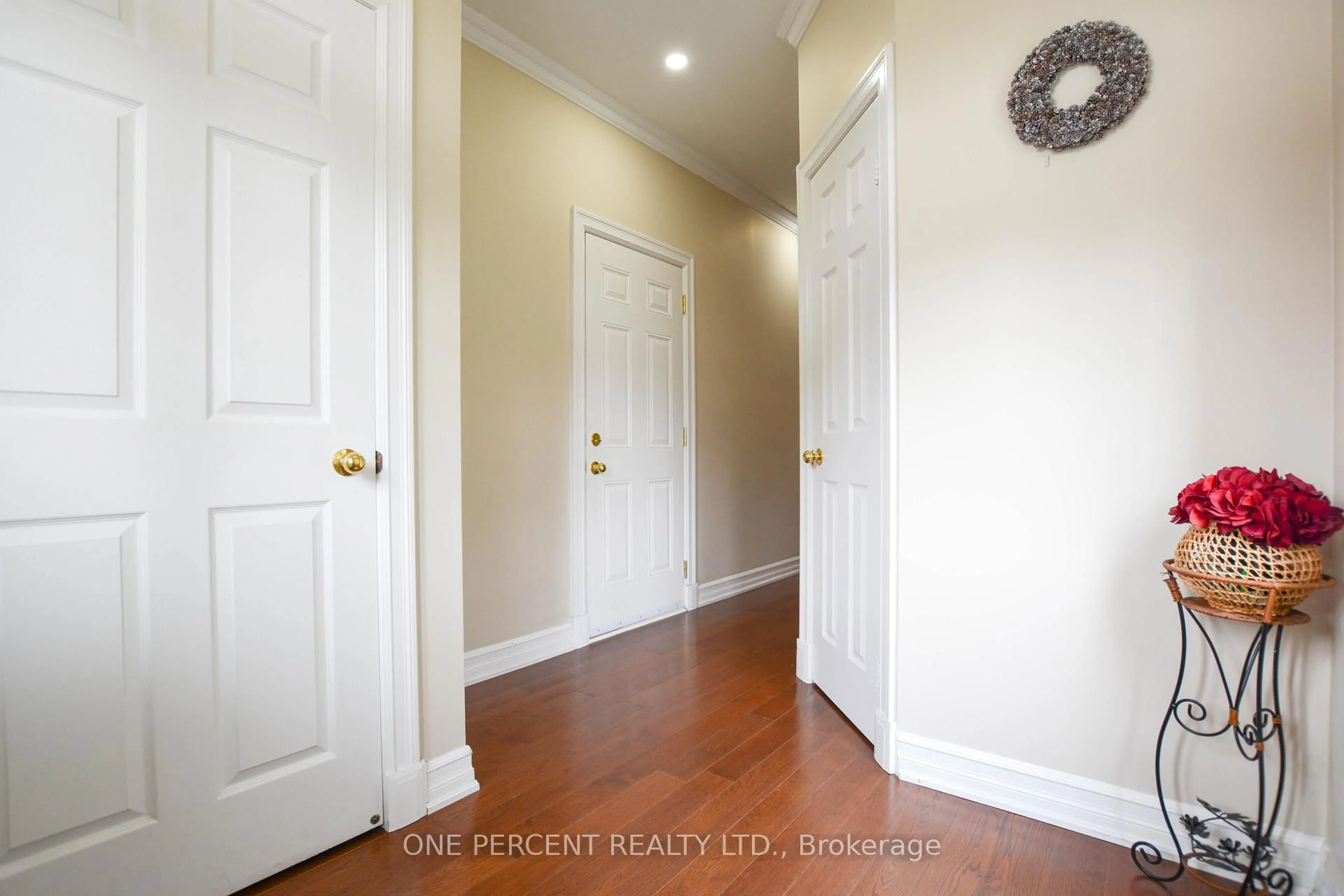 Indoor entryway for 2377 Dalebrook Dr, Oakville Ontario L6H 6K4