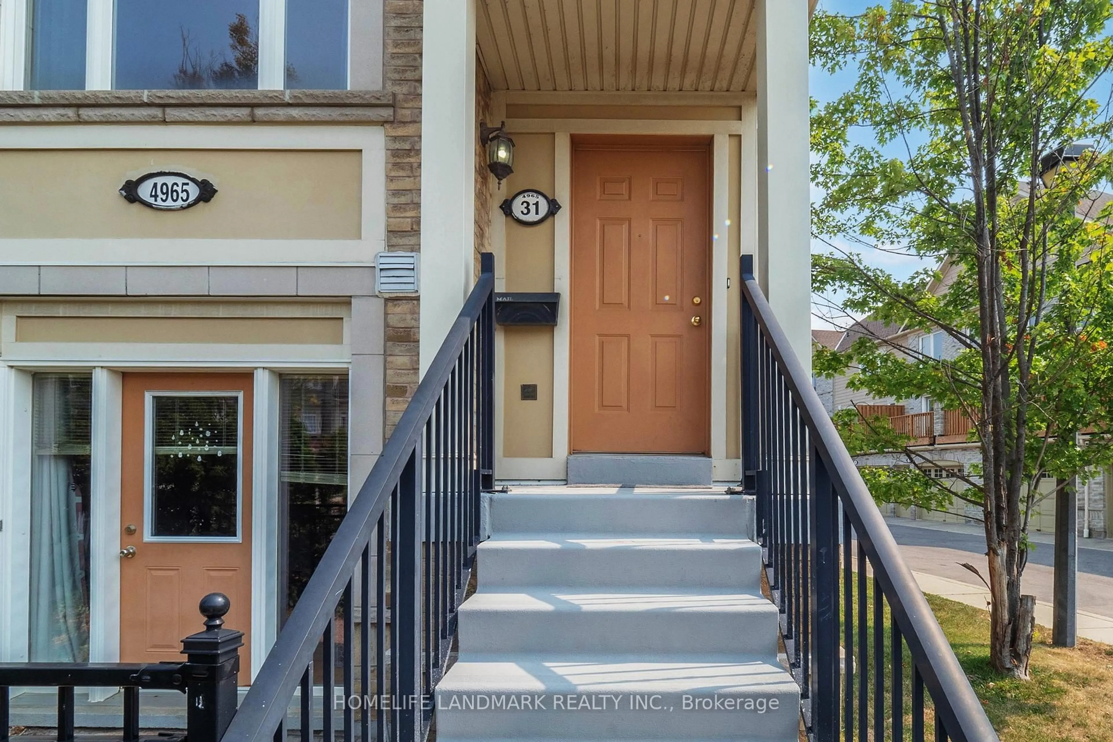 Indoor entryway for 4965 Southampton Dr #31, Mississauga Ontario L5M 8C8