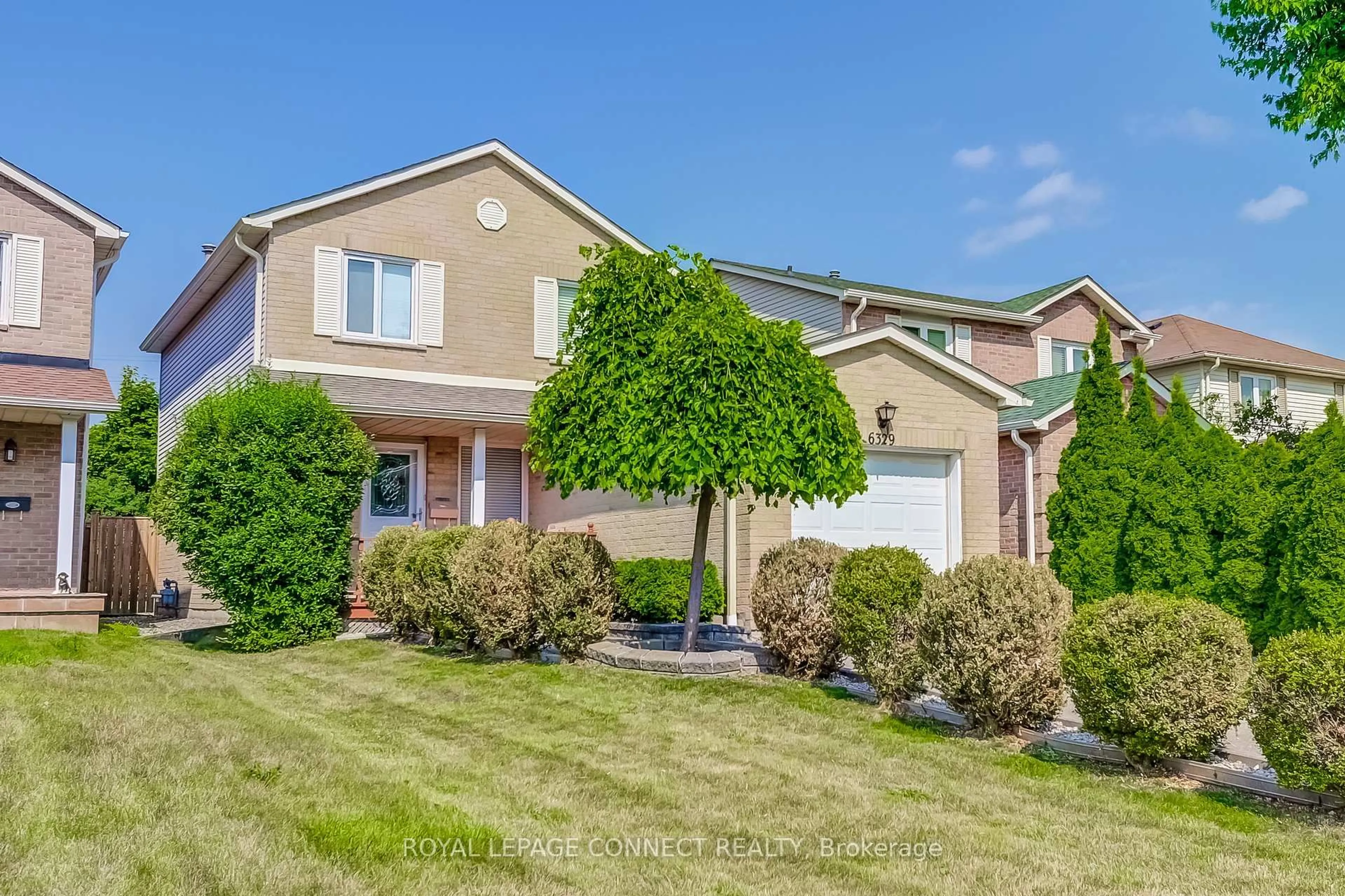 Home with vinyl exterior material, street for 6329 Martel Crt, Mississauga Ontario L5N 3H6