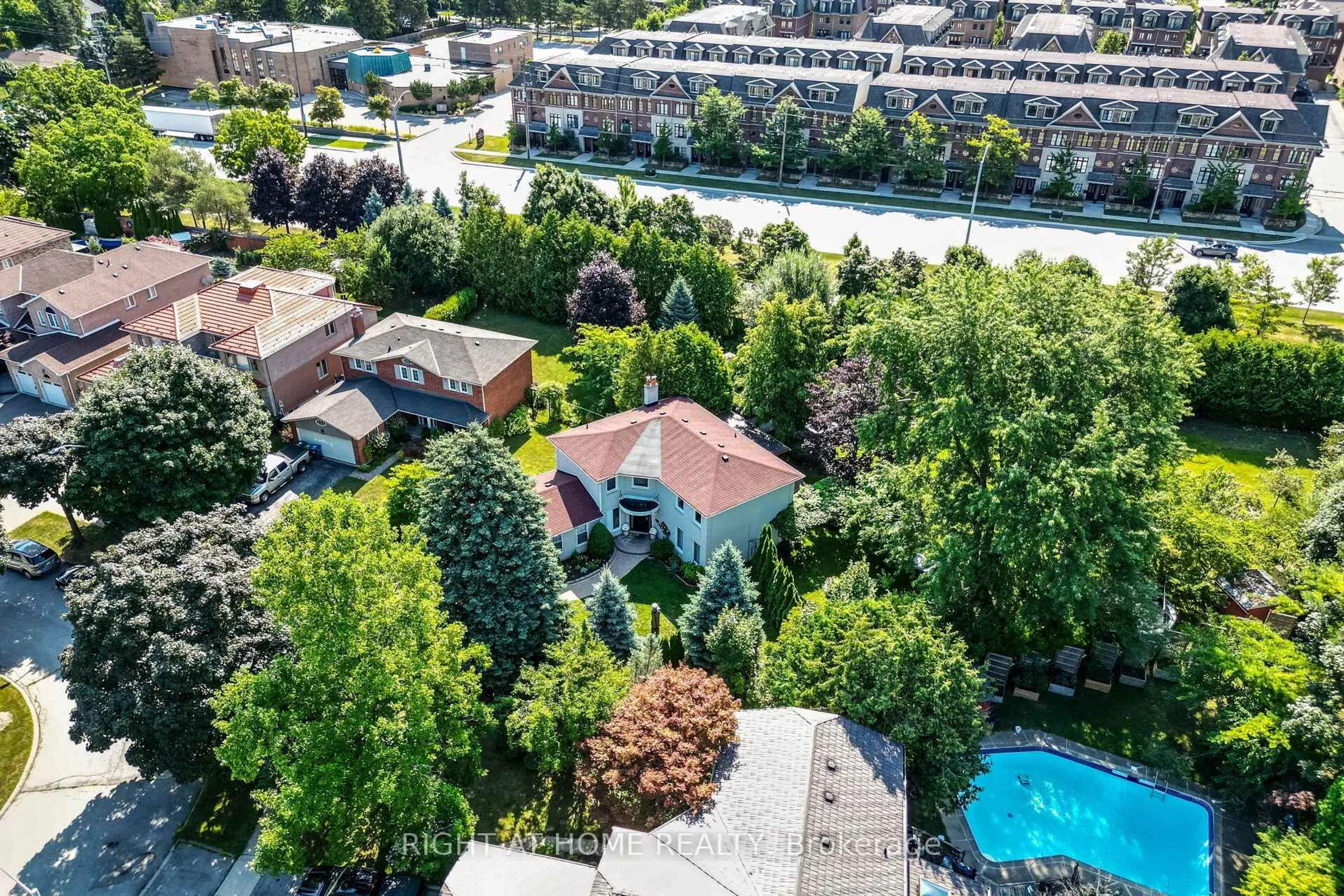 A pic from outside/outdoor area/front of a property/back of a property/a pic from drone, unknown for 3981 Mahogany Row, Mississauga Ontario L4W 2H7