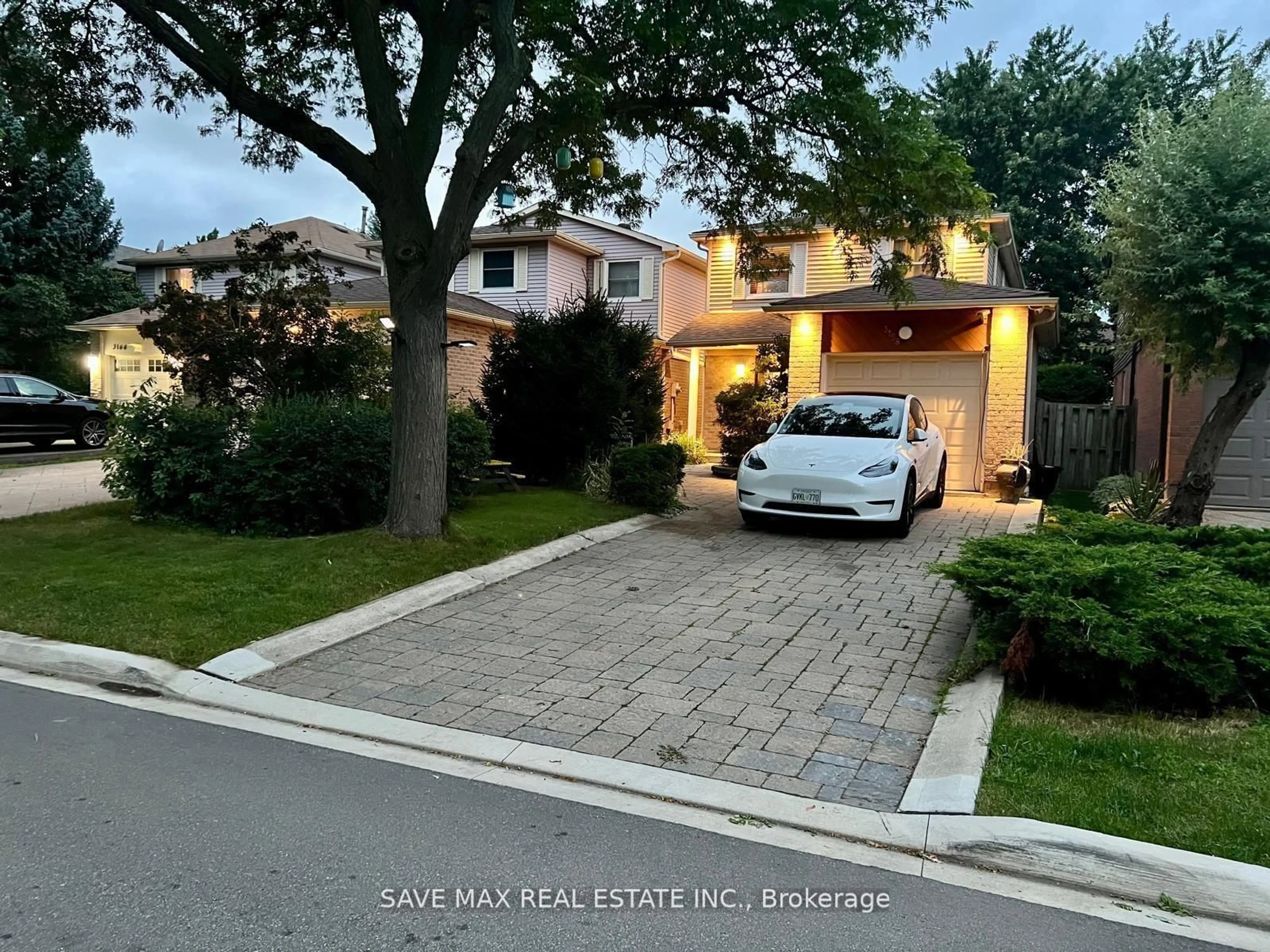 Home with brick exterior material, street for 3158 Keynes Cres, Mississauga Ontario L5N 3A1