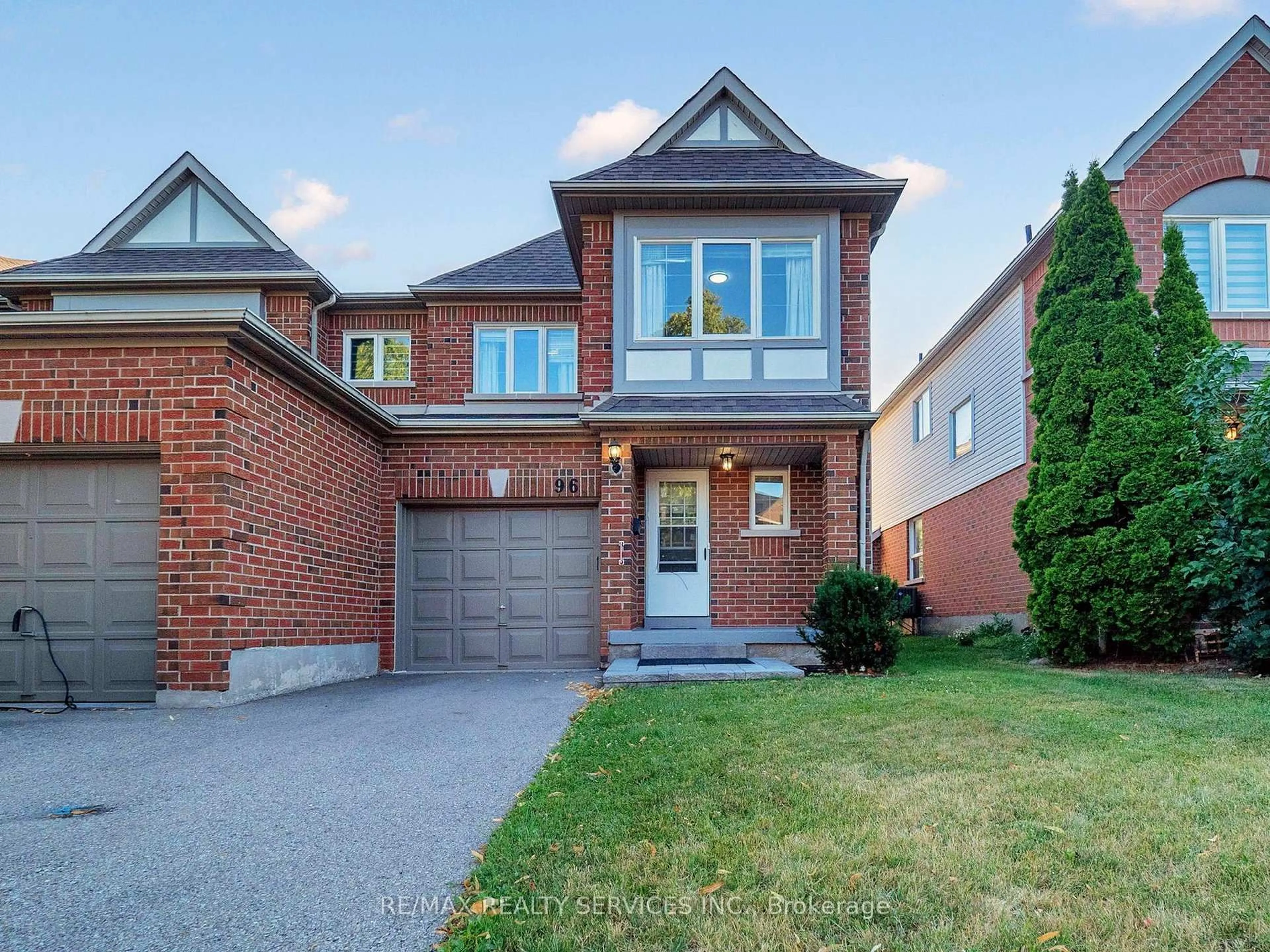 Home with brick exterior material, street for 5230 Glen Erin Dr #96, Mississauga Ontario L5M 5Z7