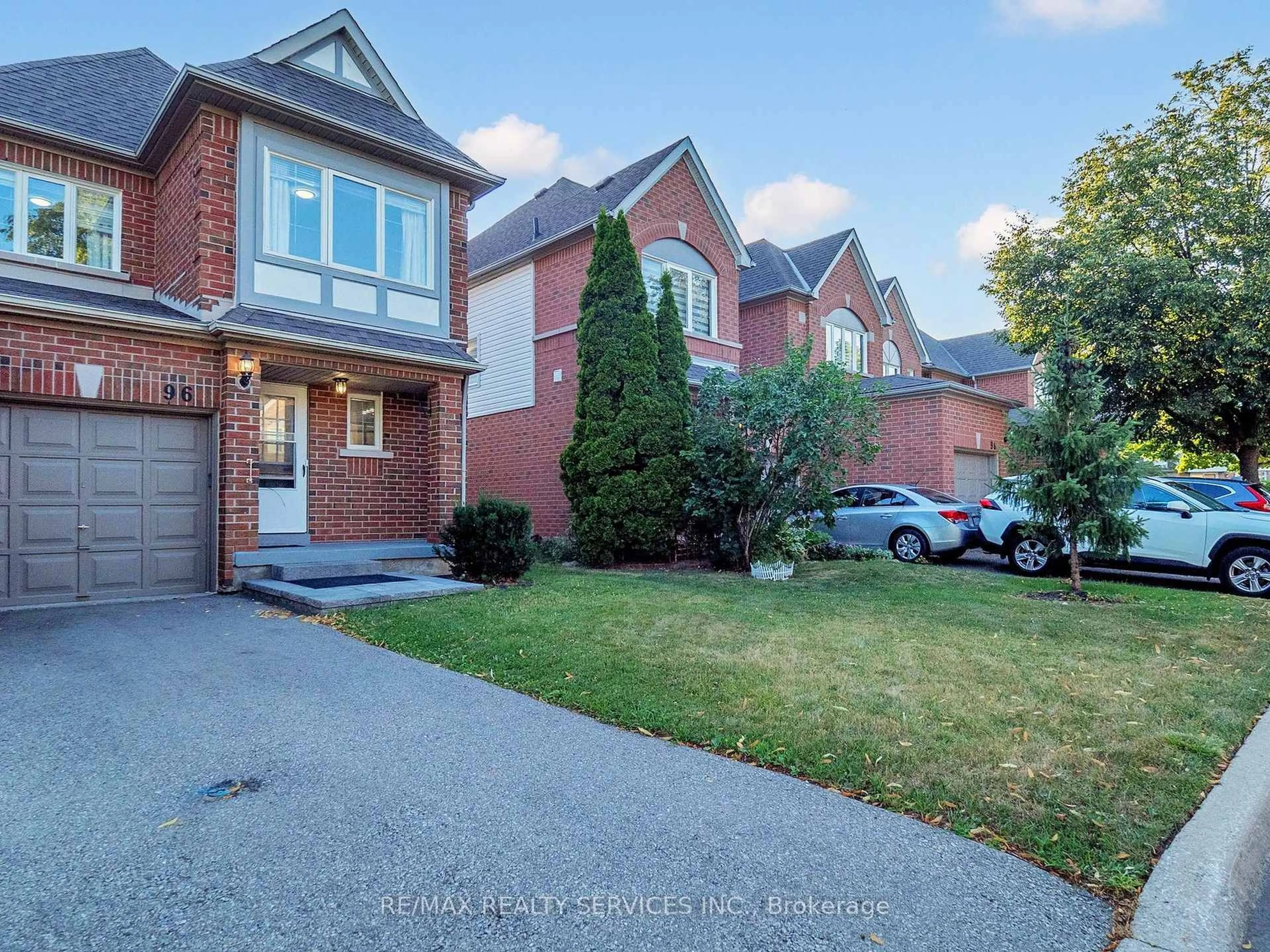 Home with brick exterior material, street for 5230 Glen Erin Dr #96, Mississauga Ontario L5M 5Z7