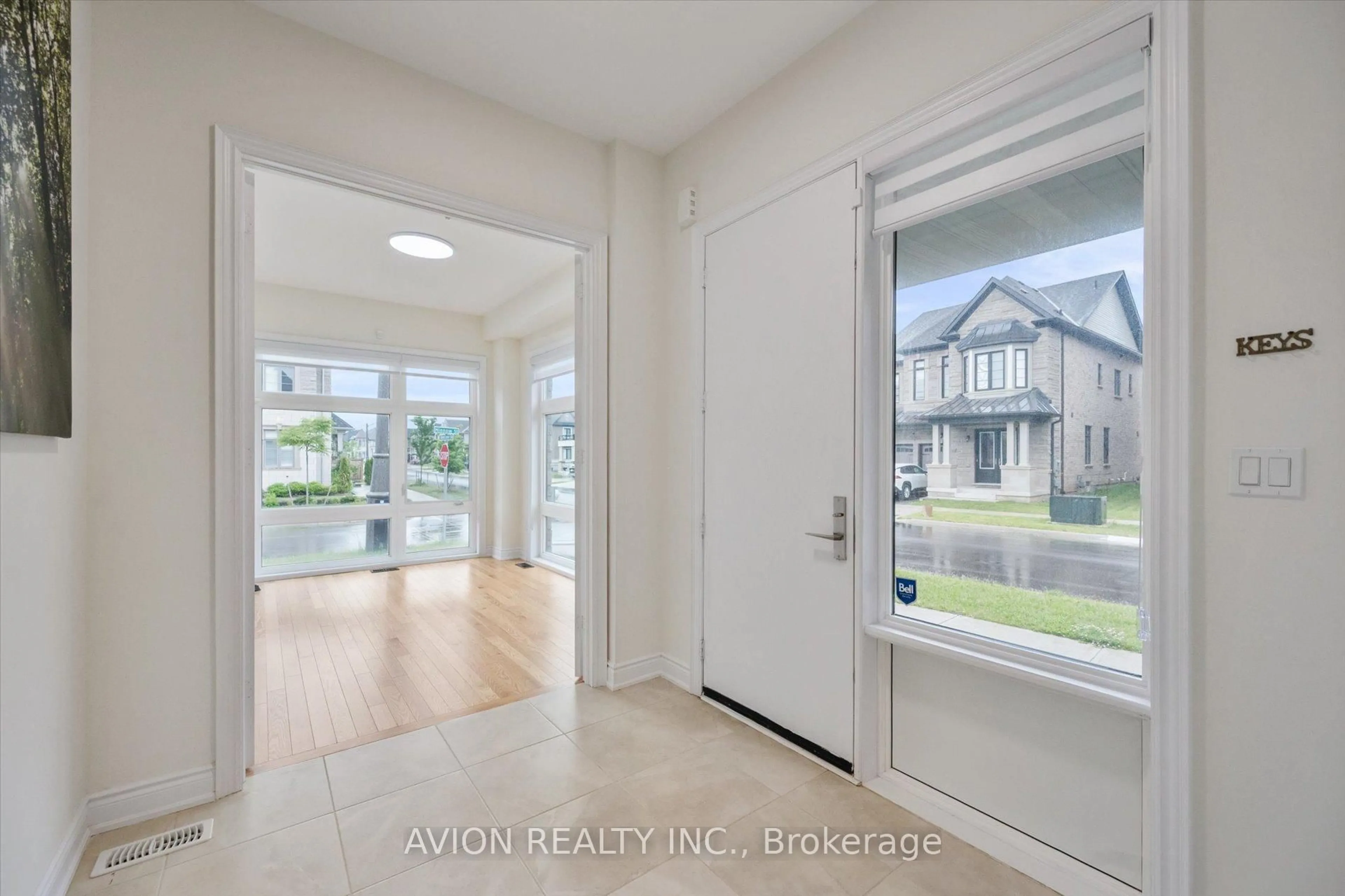 Indoor entryway for 2417 Edward Leaver Tr, Oakville Ontario L6M 5L6