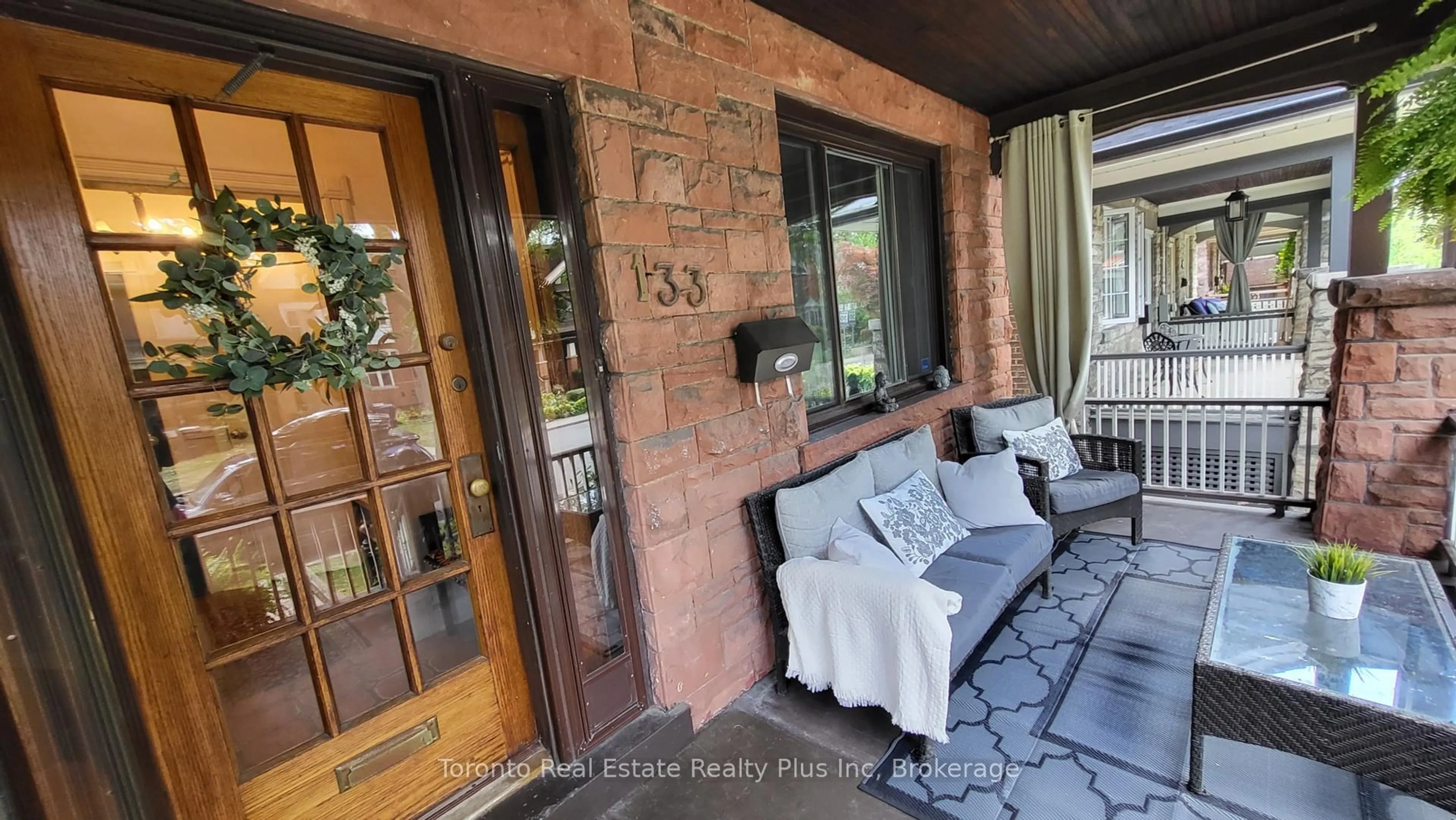 Indoor entryway for 133 Fairview Ave, Toronto Ontario M6P 3A6
