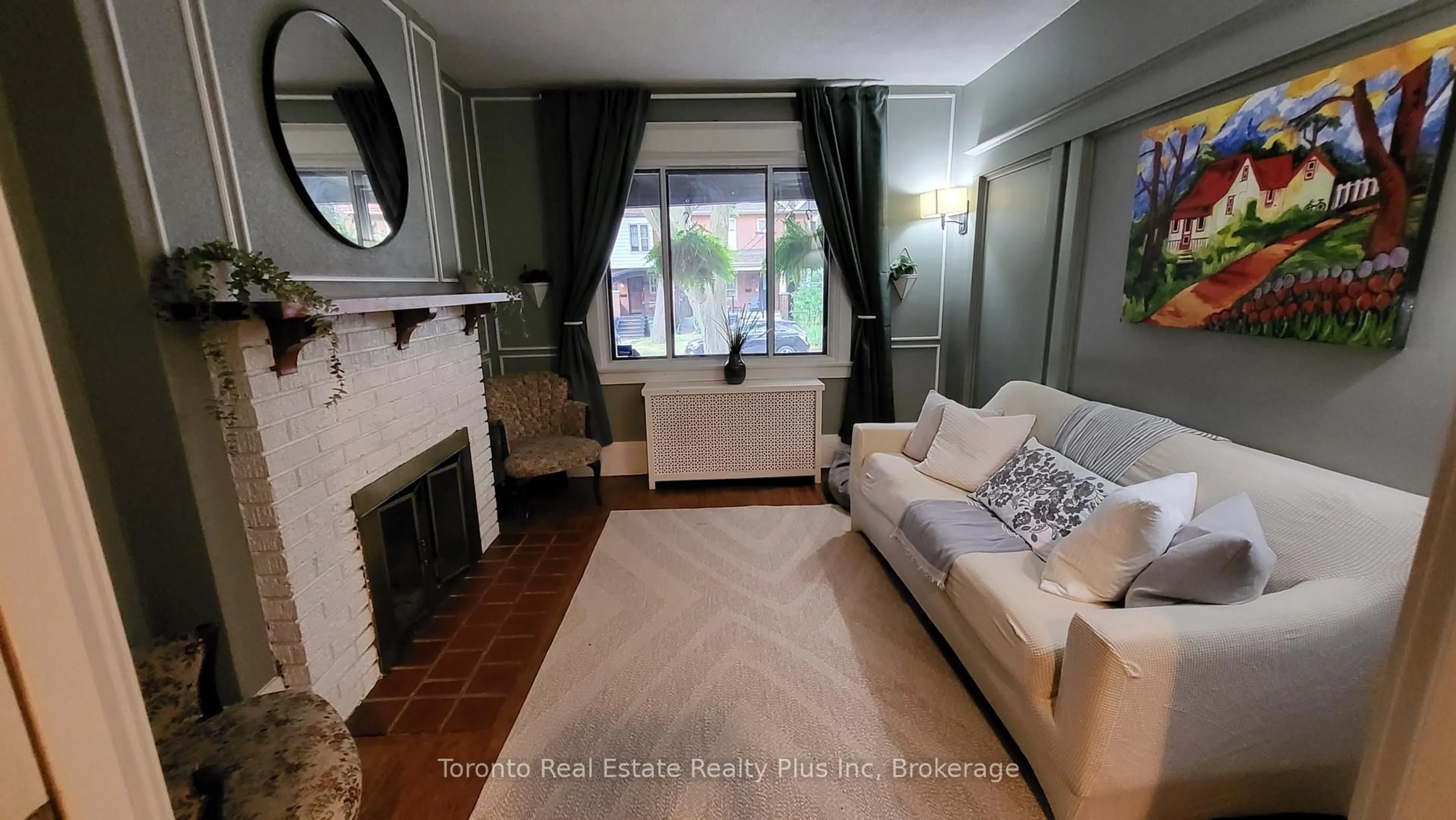 Living room with furniture, unknown for 133 Fairview Ave, Toronto Ontario M6P 3A6