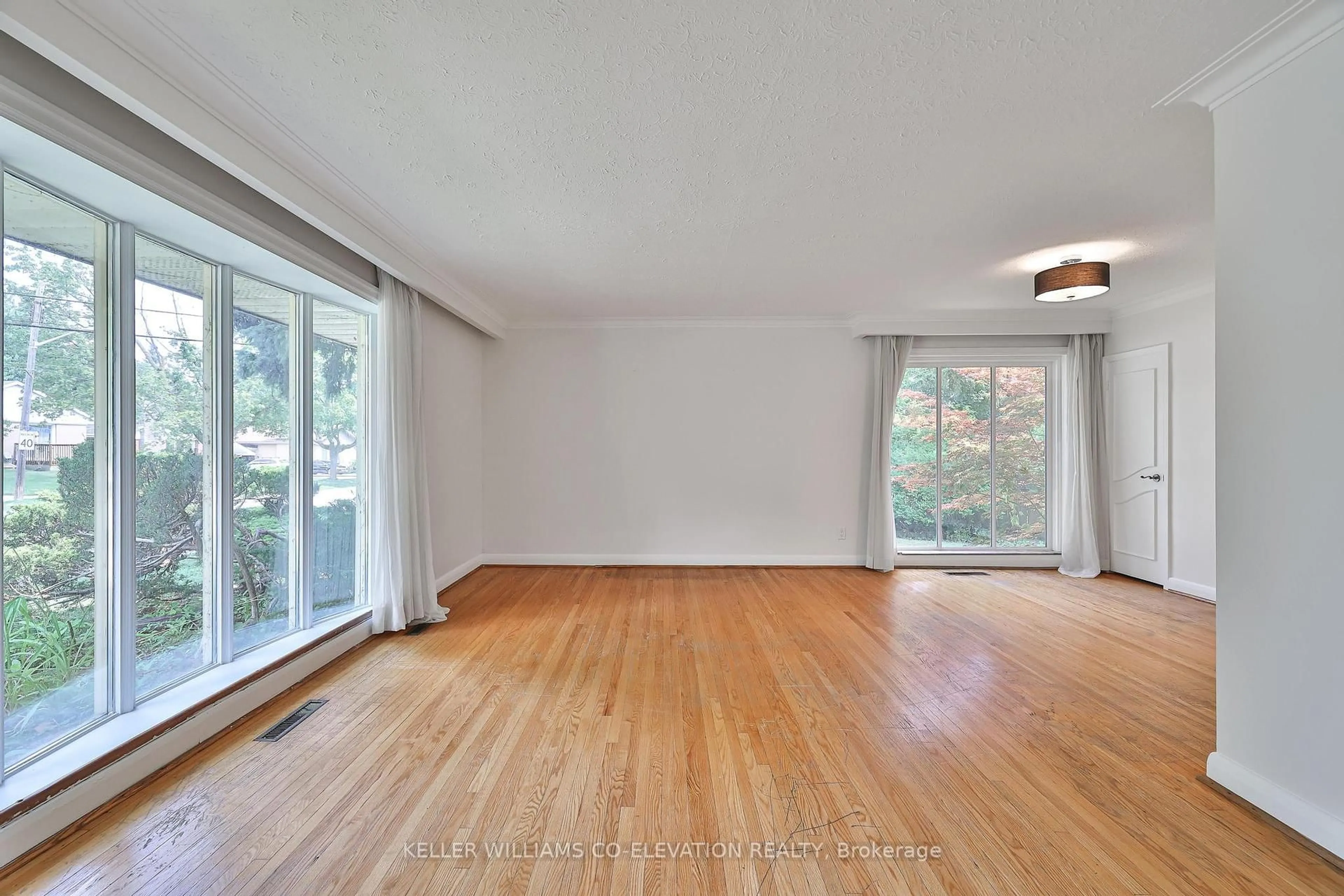 A pic of a room for 17 Hedges Blvd, Toronto Ontario M9B 3C3