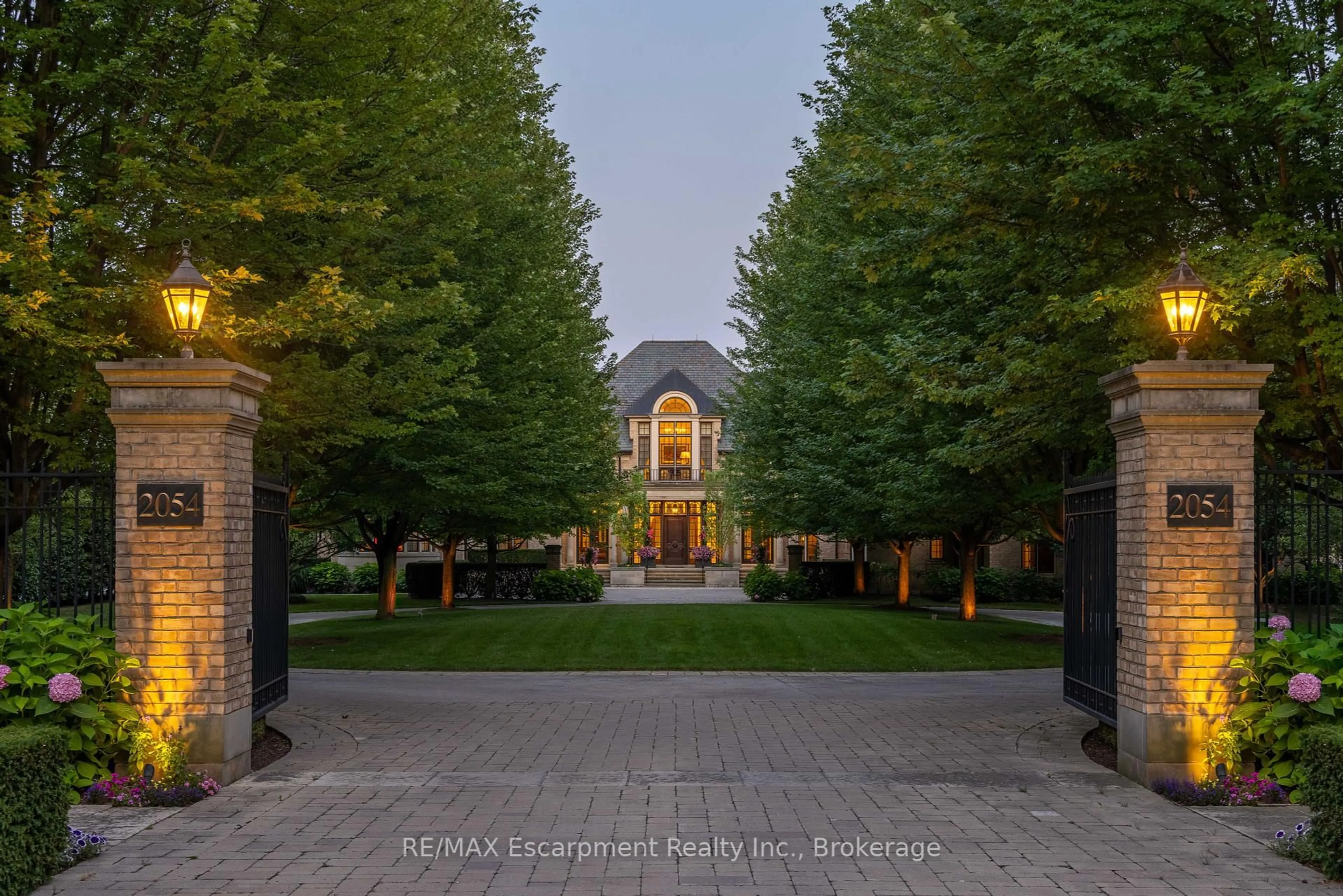 Unknown for 2054 Lakeshore Rd, Oakville Ontario L6J 1M3