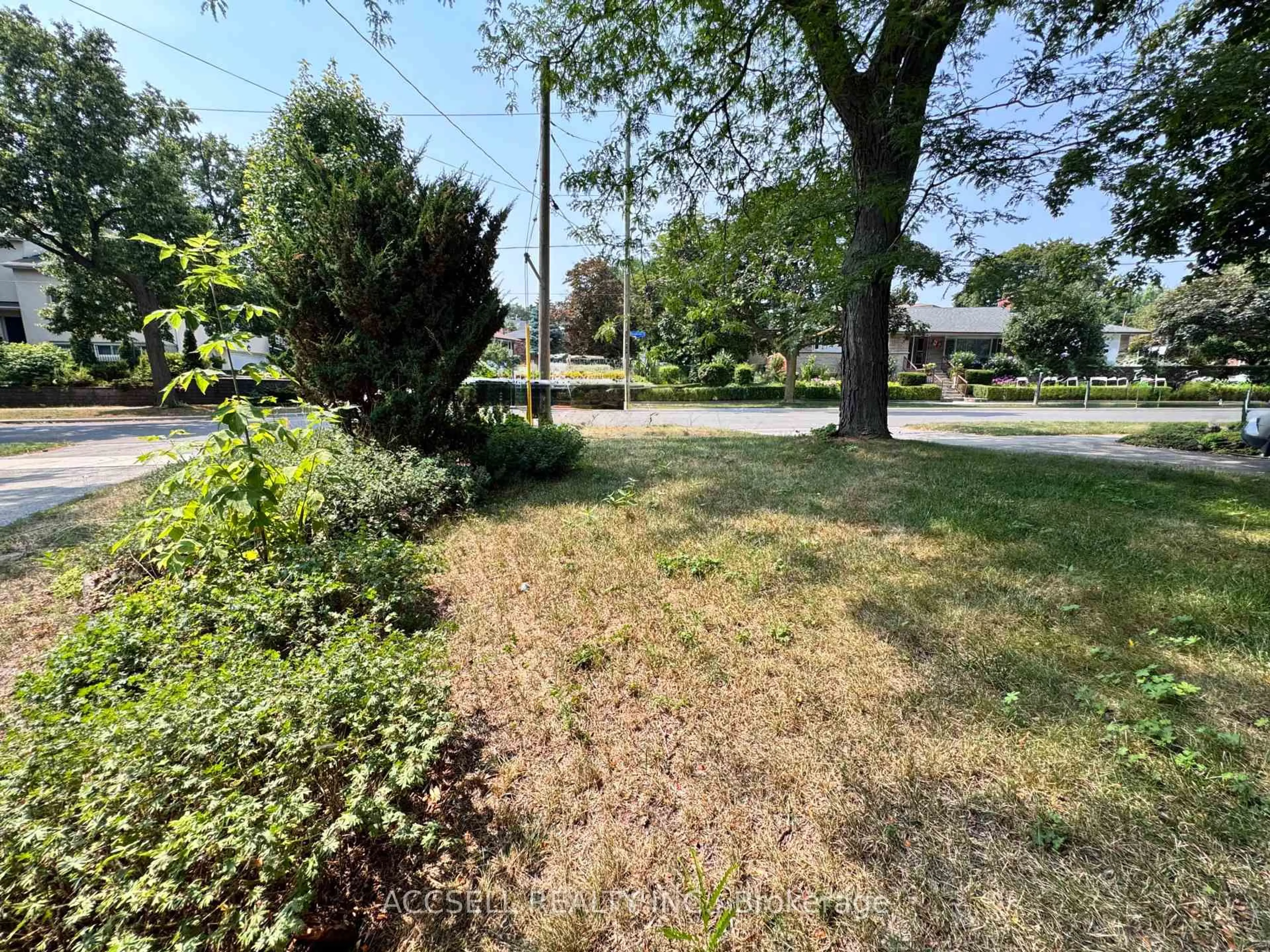 A pic from outside/outdoor area/front of a property/back of a property/a pic from drone, street for 99 Bonnyview Dr, Toronto Ontario M8Y 3G8