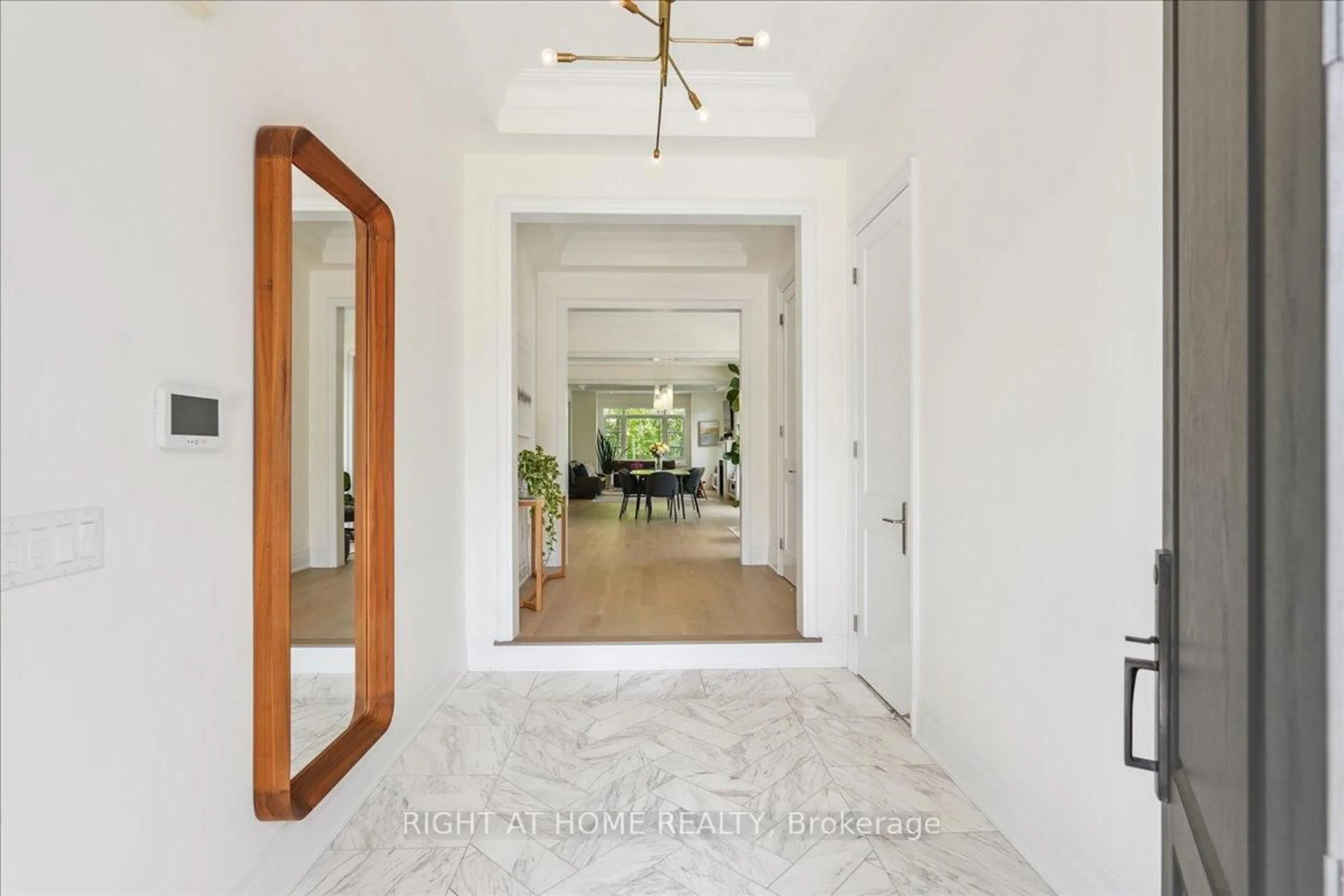 Indoor entryway for 317 Tudor Ave, Oakville Ontario L6K 0H3