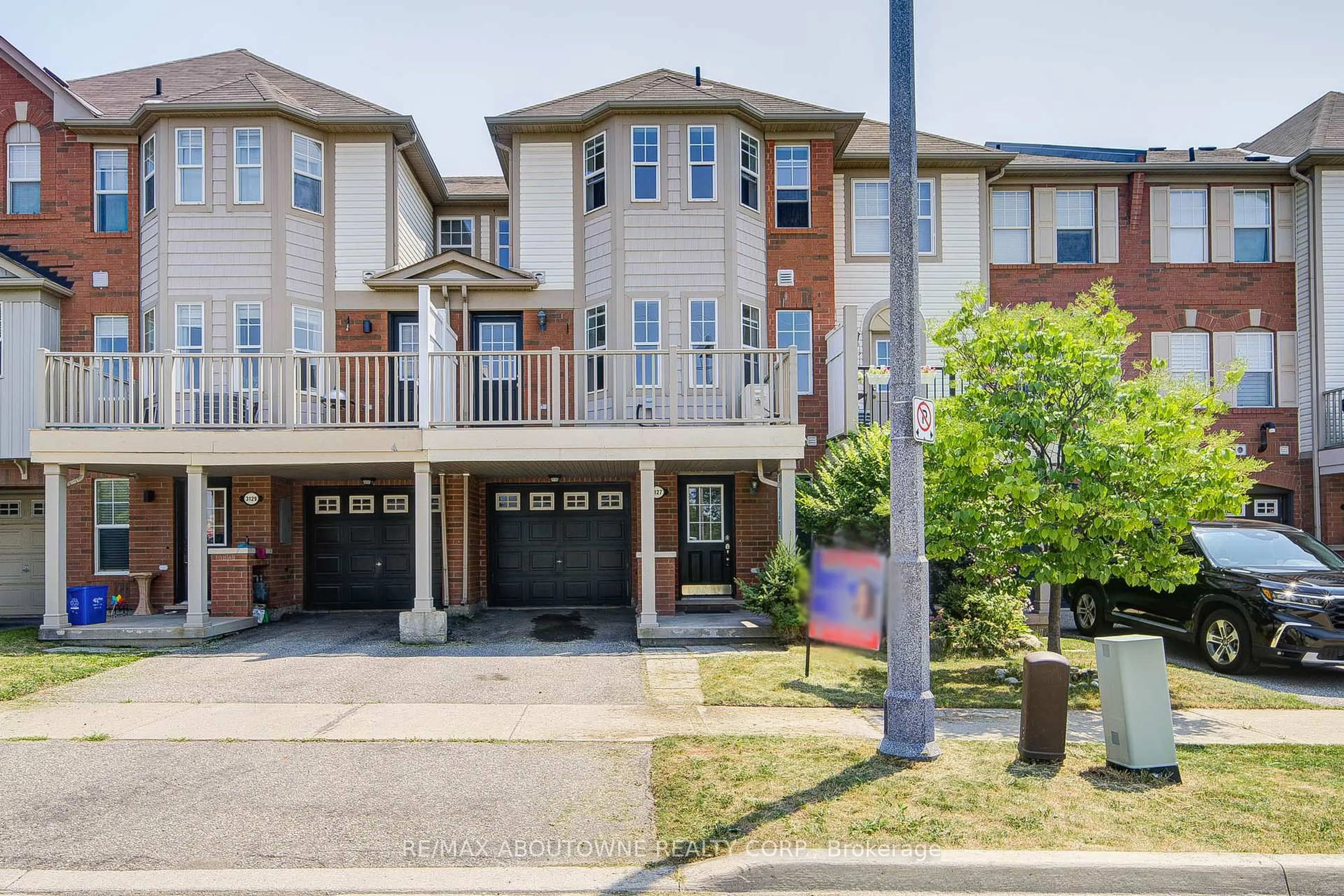 Home with brick exterior material, street for 3127 STORNOWAY Circ, Oakville Ontario L6M 5H9