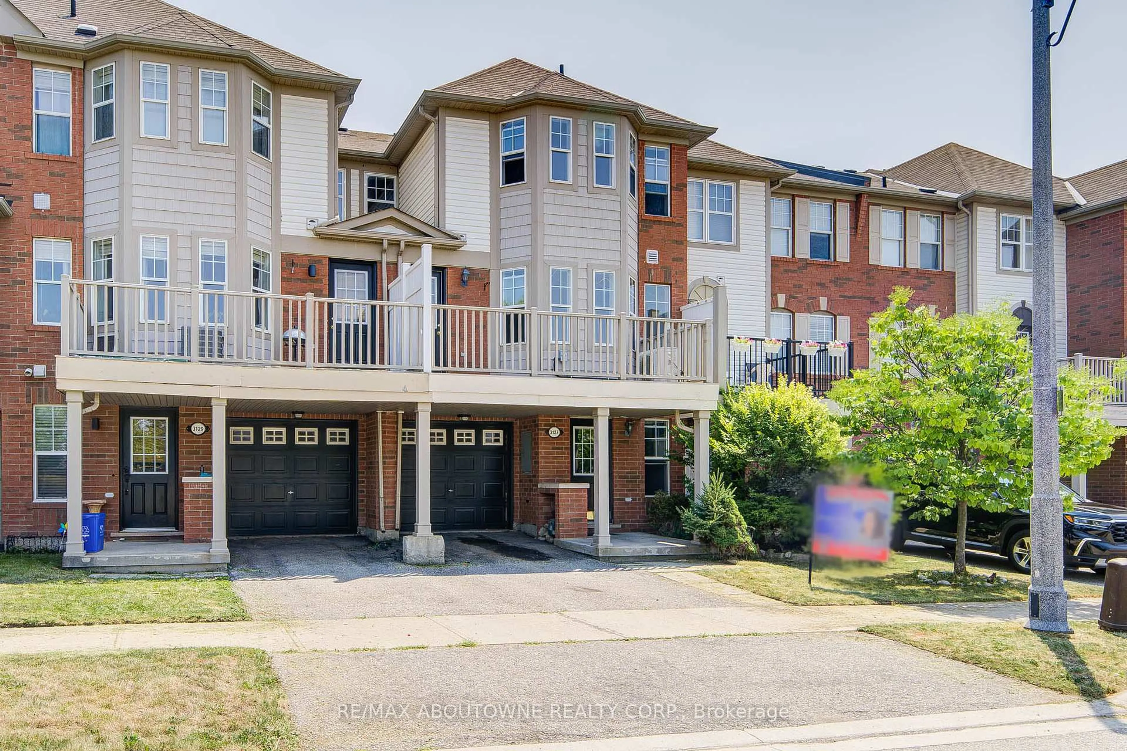 Home with brick exterior material, street for 3127 STORNOWAY Circ, Oakville Ontario L6M 5H9