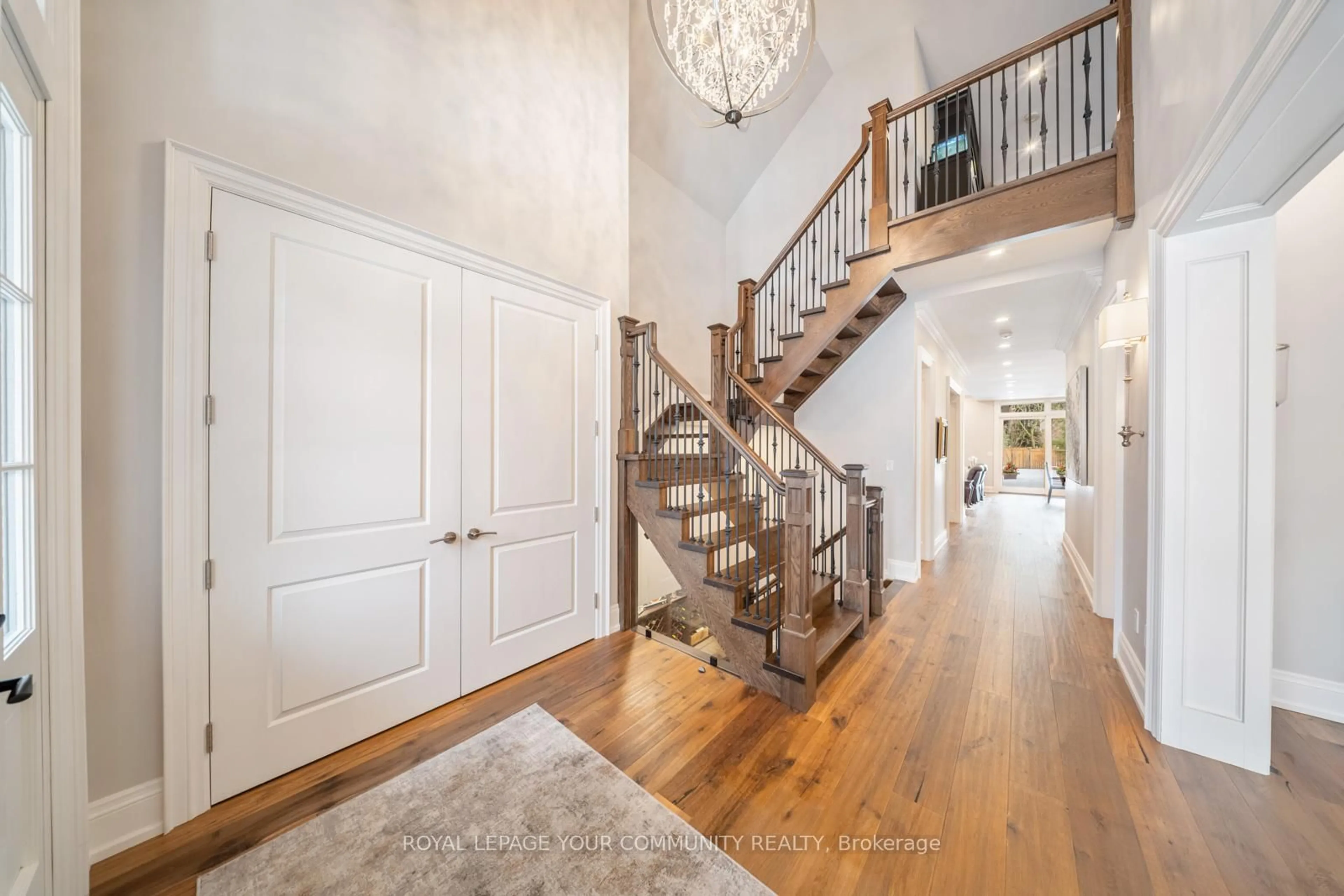 Indoor entryway for 1551 Warland Rd, Oakville Ontario L6L 1N4
