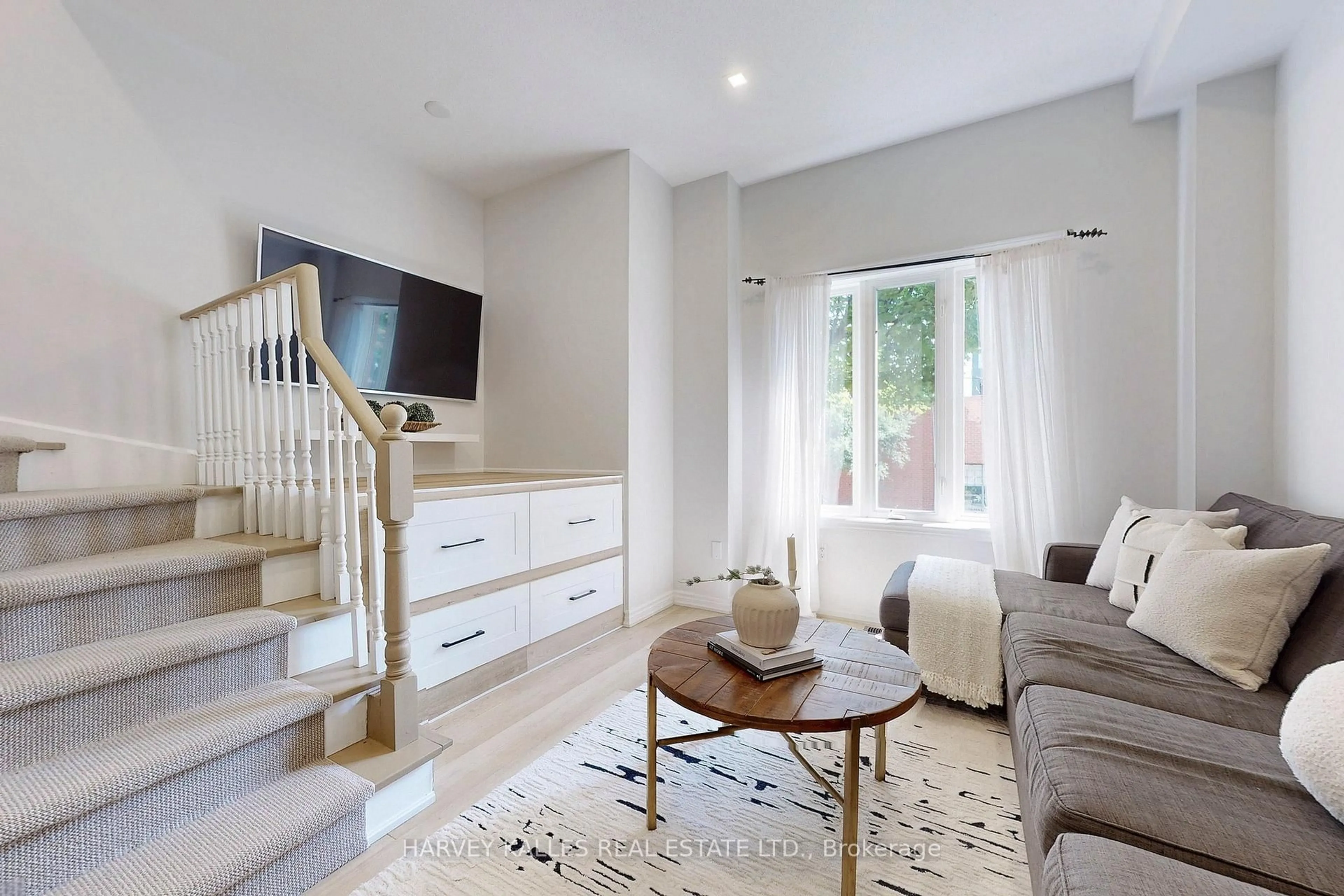Living room with furniture, unknown for 20 Lightbourn Ave, Toronto Ontario M6H 3P3