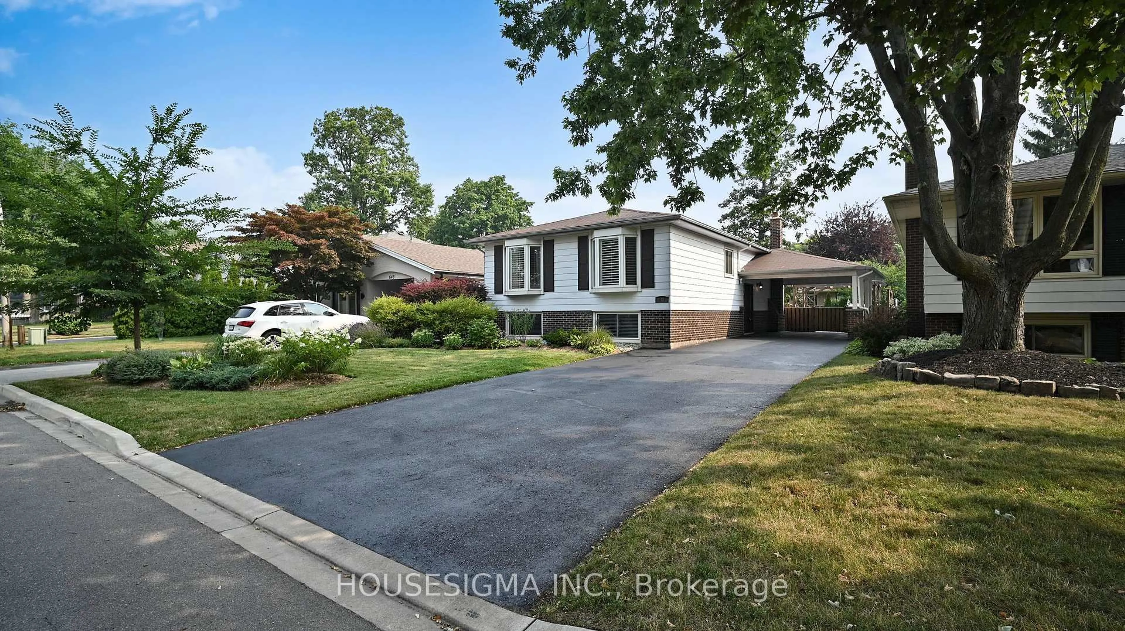 Home with brick exterior material, street for 641 Glen Moor Cres, Burlington Ontario L7N 2Z8