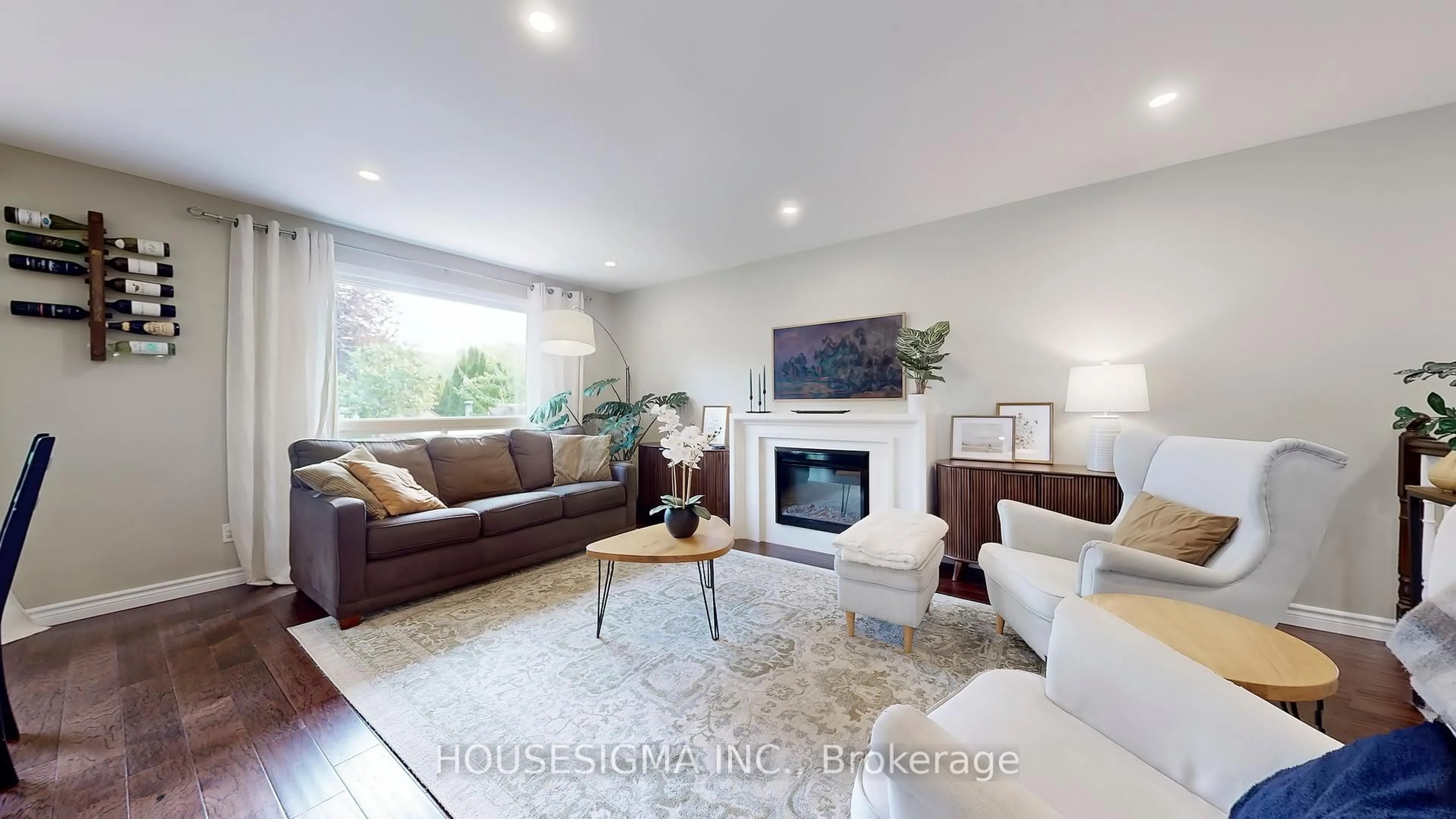 Living room with furniture, unknown for 641 Glen Moor Cres, Burlington Ontario L7N 2Z8