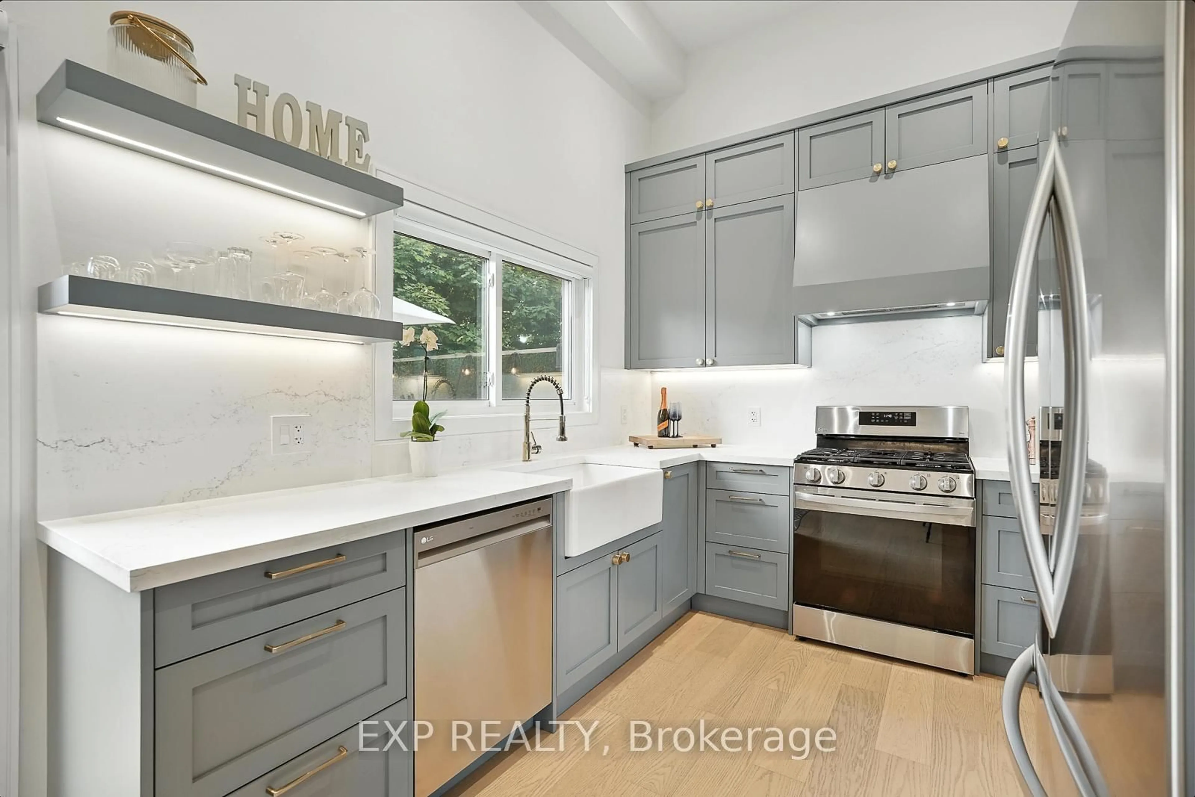 Open concept kitchen, ceramic/tile floor for 2315 Bromsgrove Rd #52, Mississauga Ontario L5J 4A6