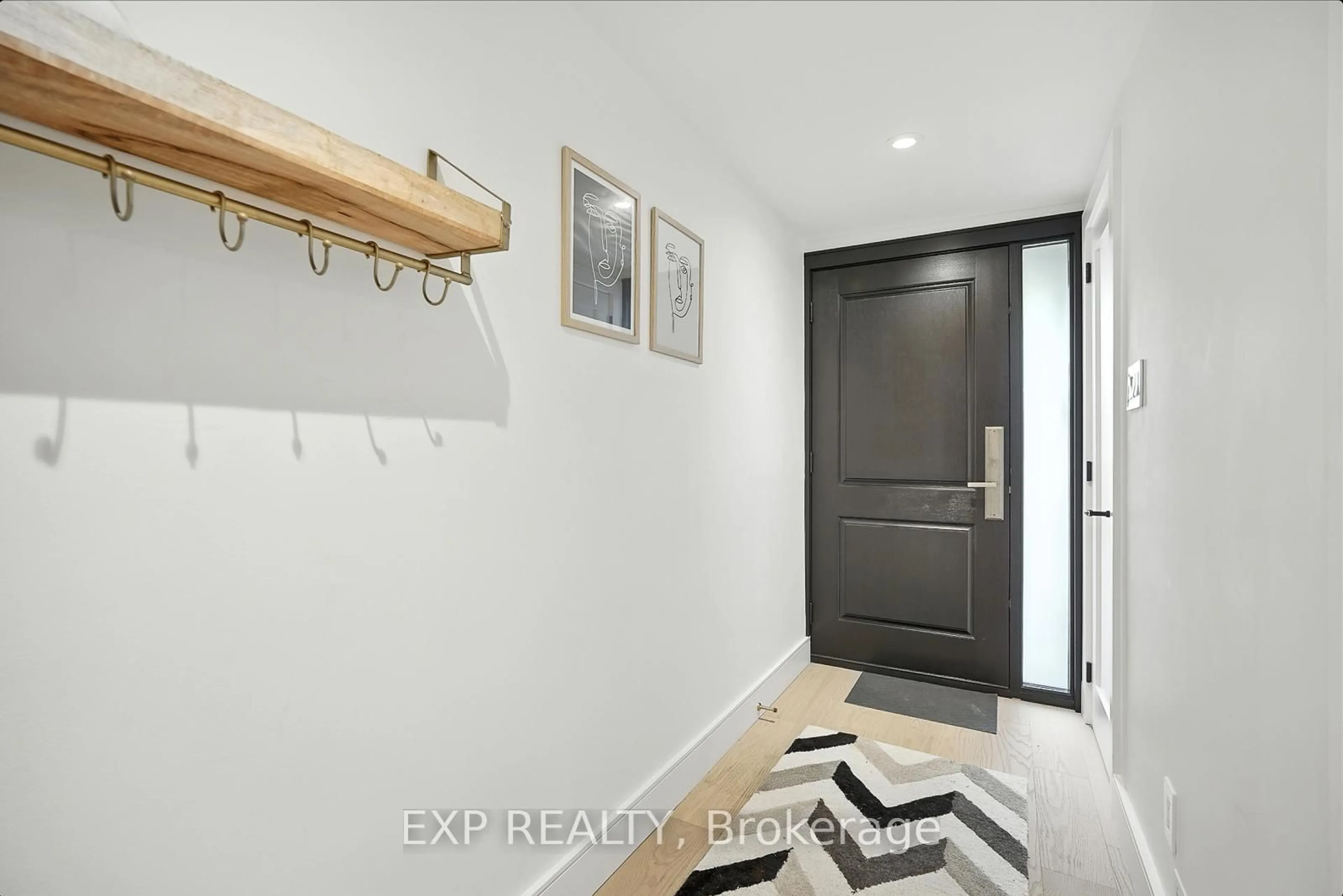 Indoor entryway for 2315 Bromsgrove Rd #52, Mississauga Ontario L5J 4A6