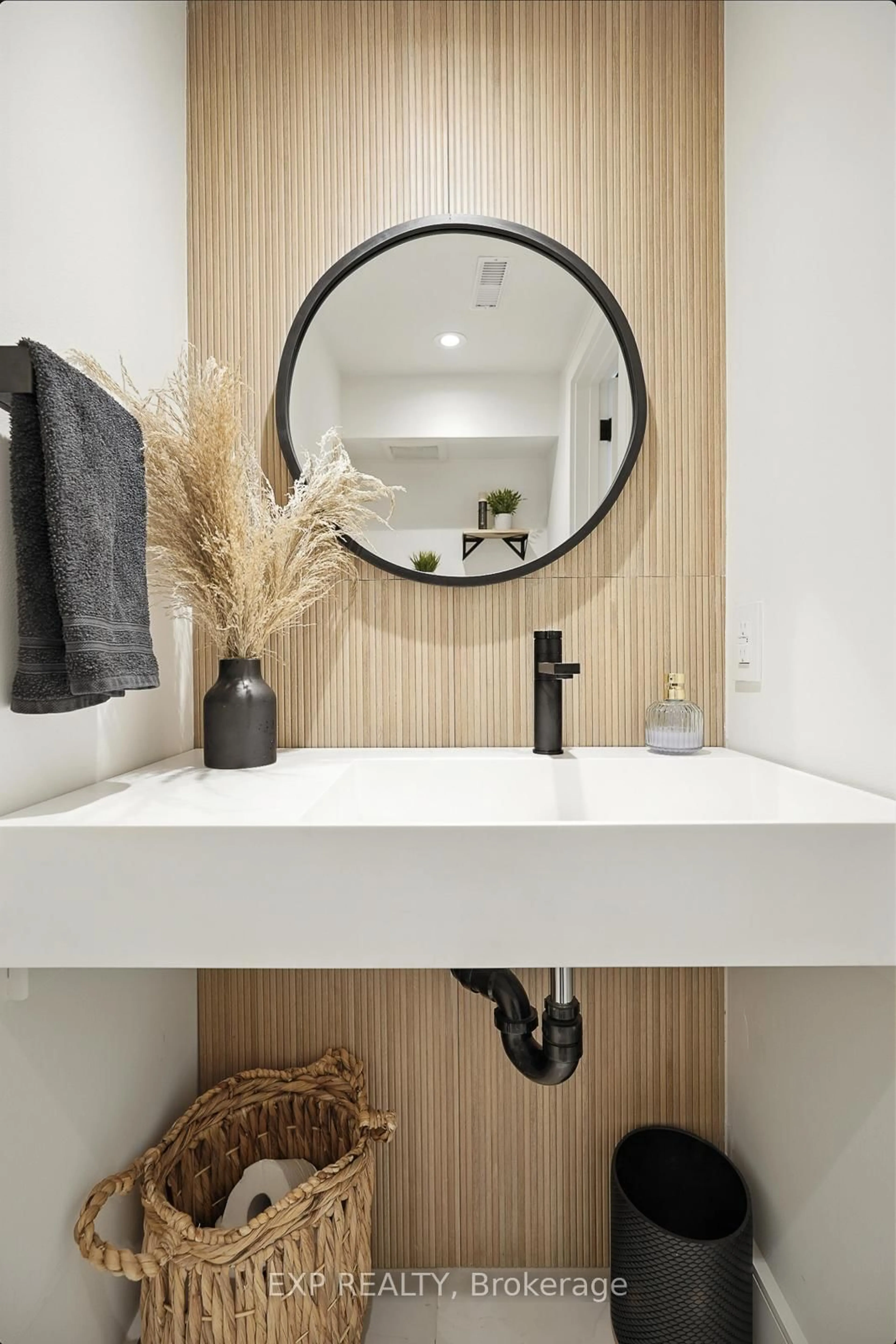 Contemporary bathroom, unknown for 2315 Bromsgrove Rd #52, Mississauga Ontario L5J 4A6
