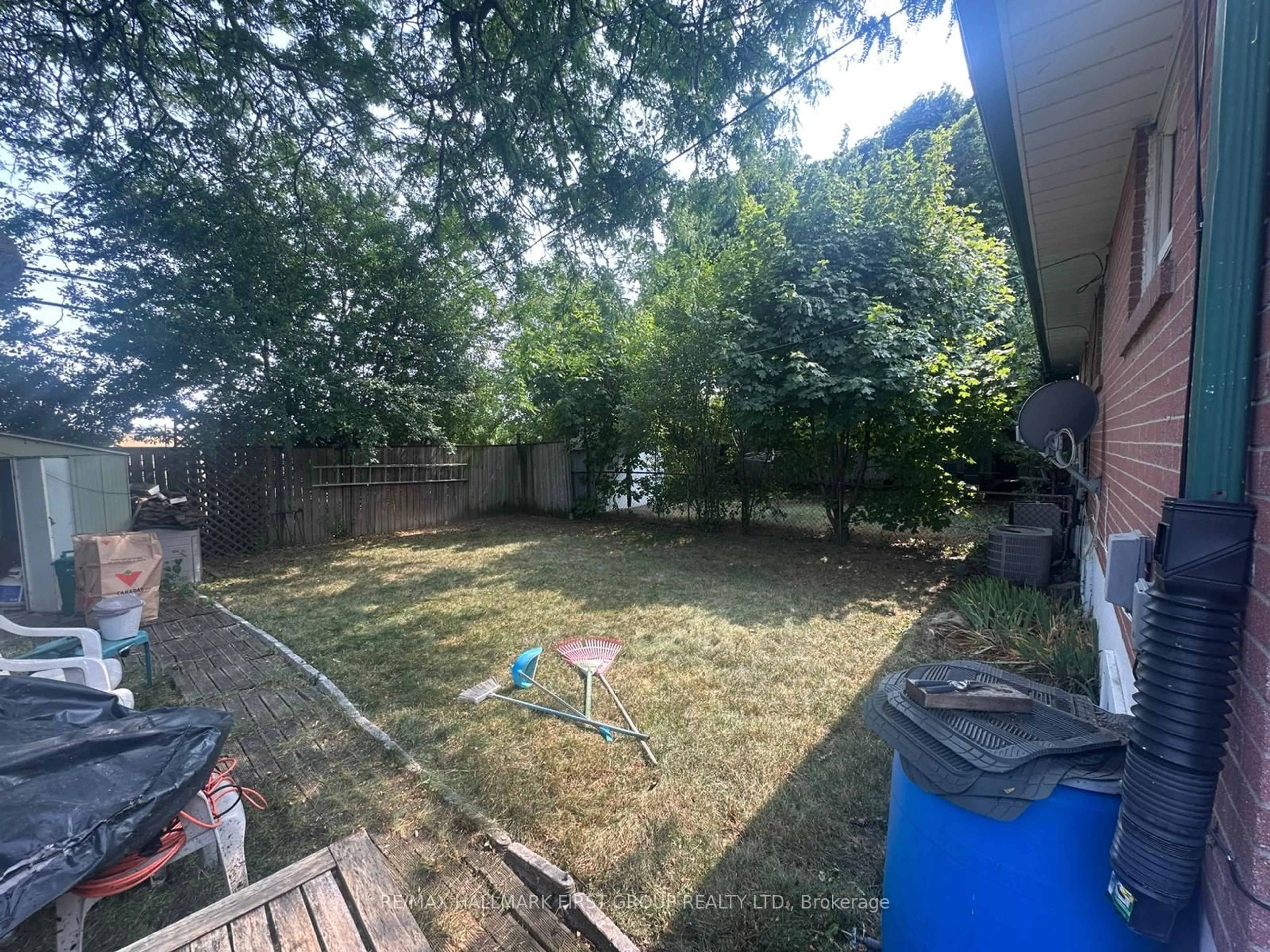 A pic from outside/outdoor area/front of a property/back of a property/a pic from drone, street for 81 Addington Cres, Brampton Ontario L6T 2R4