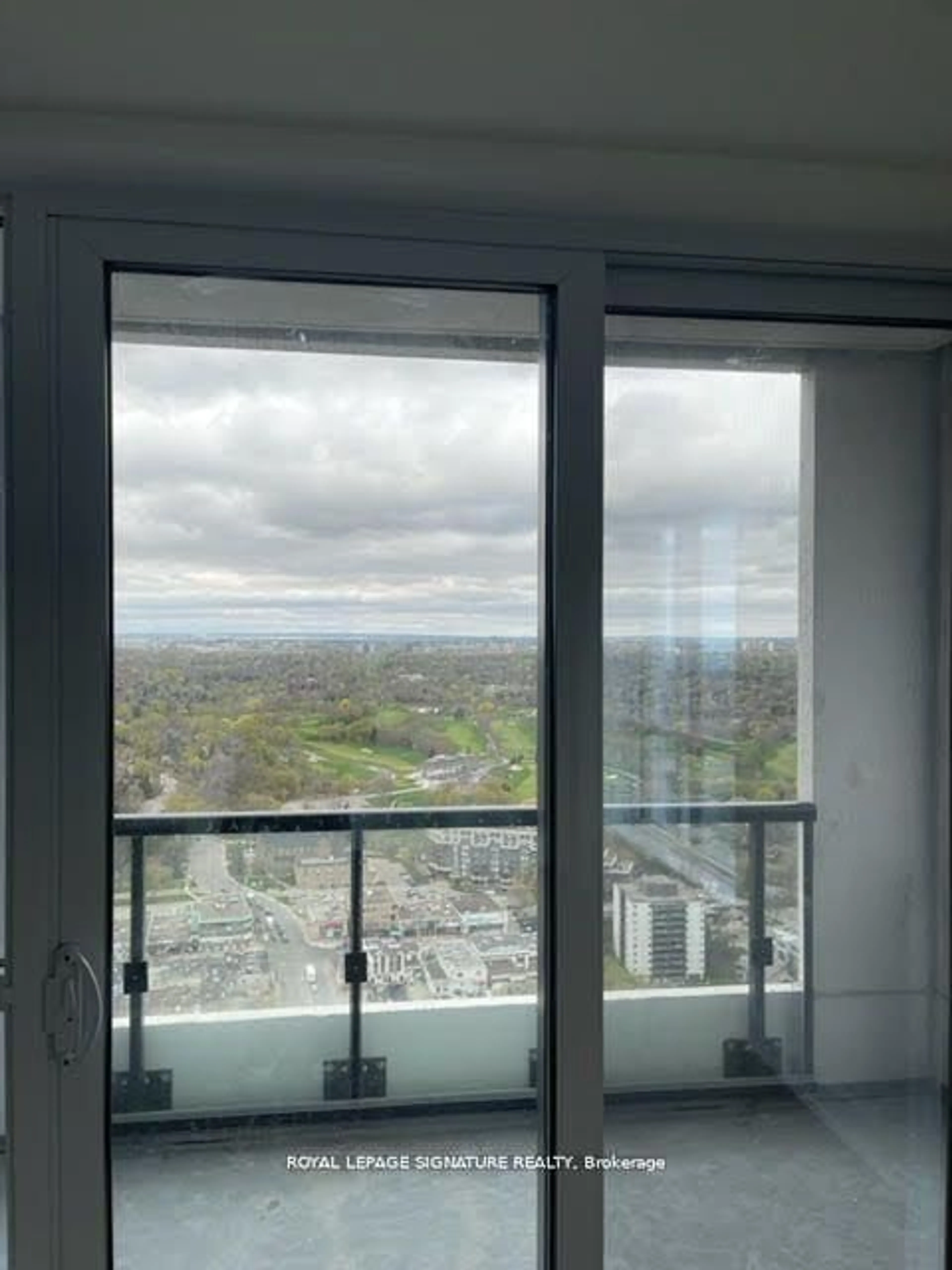 A pic of a room for 5 Mabelle Ave #4335, Toronto Ontario M9A 4Y1