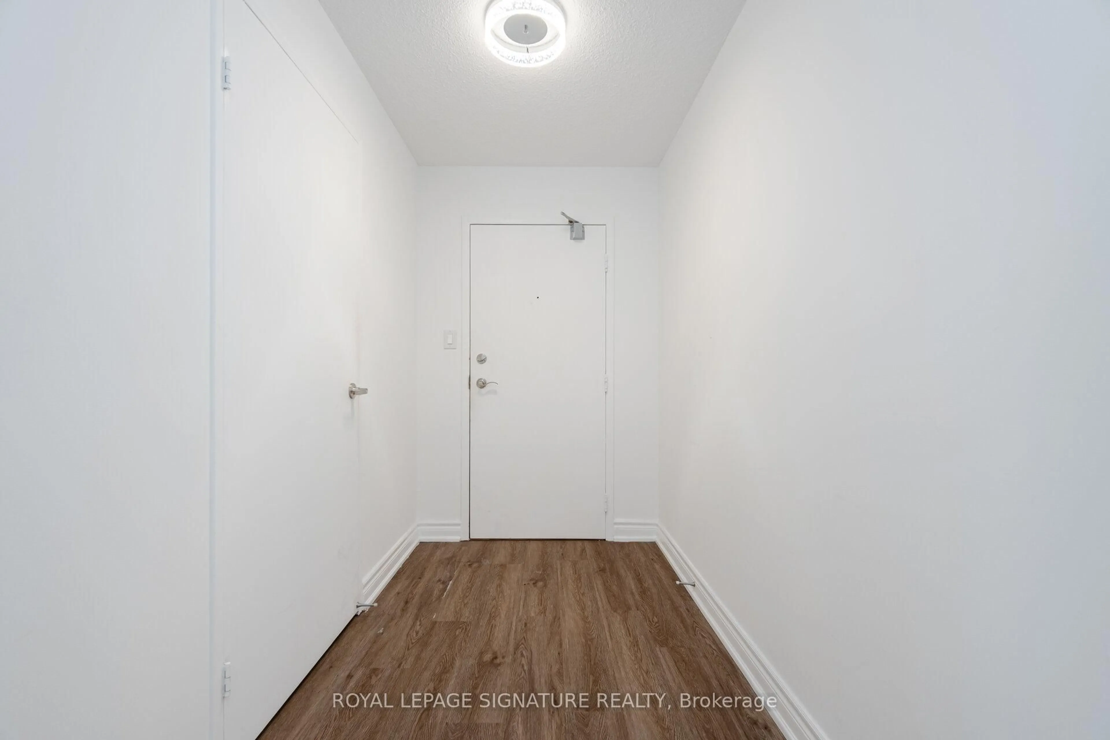 Unknown for 1300 Mississauga Valley Blvd #211, Mississauga Ontario L5A 3S8