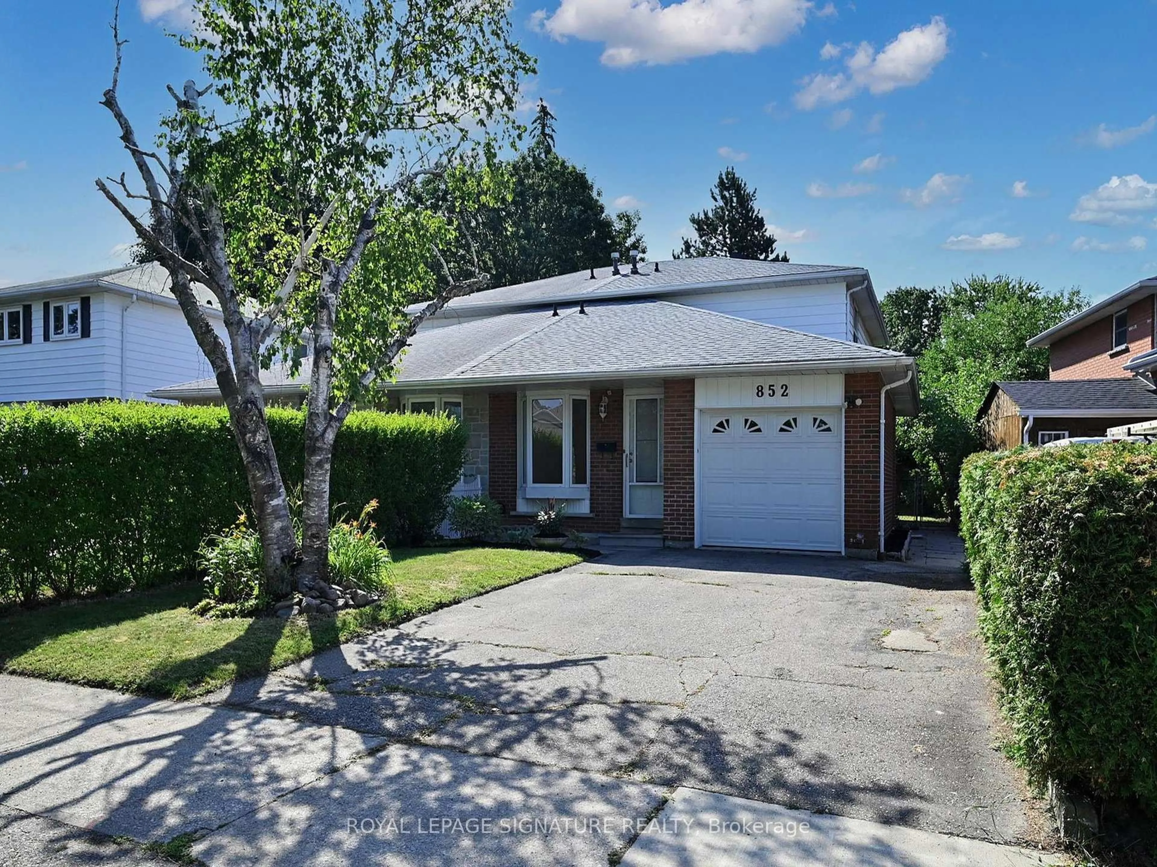 A pic from outside/outdoor area/front of a property/back of a property/a pic from drone, street for 852 Flagship Dr, Mississauga Ontario L4Y 2J4