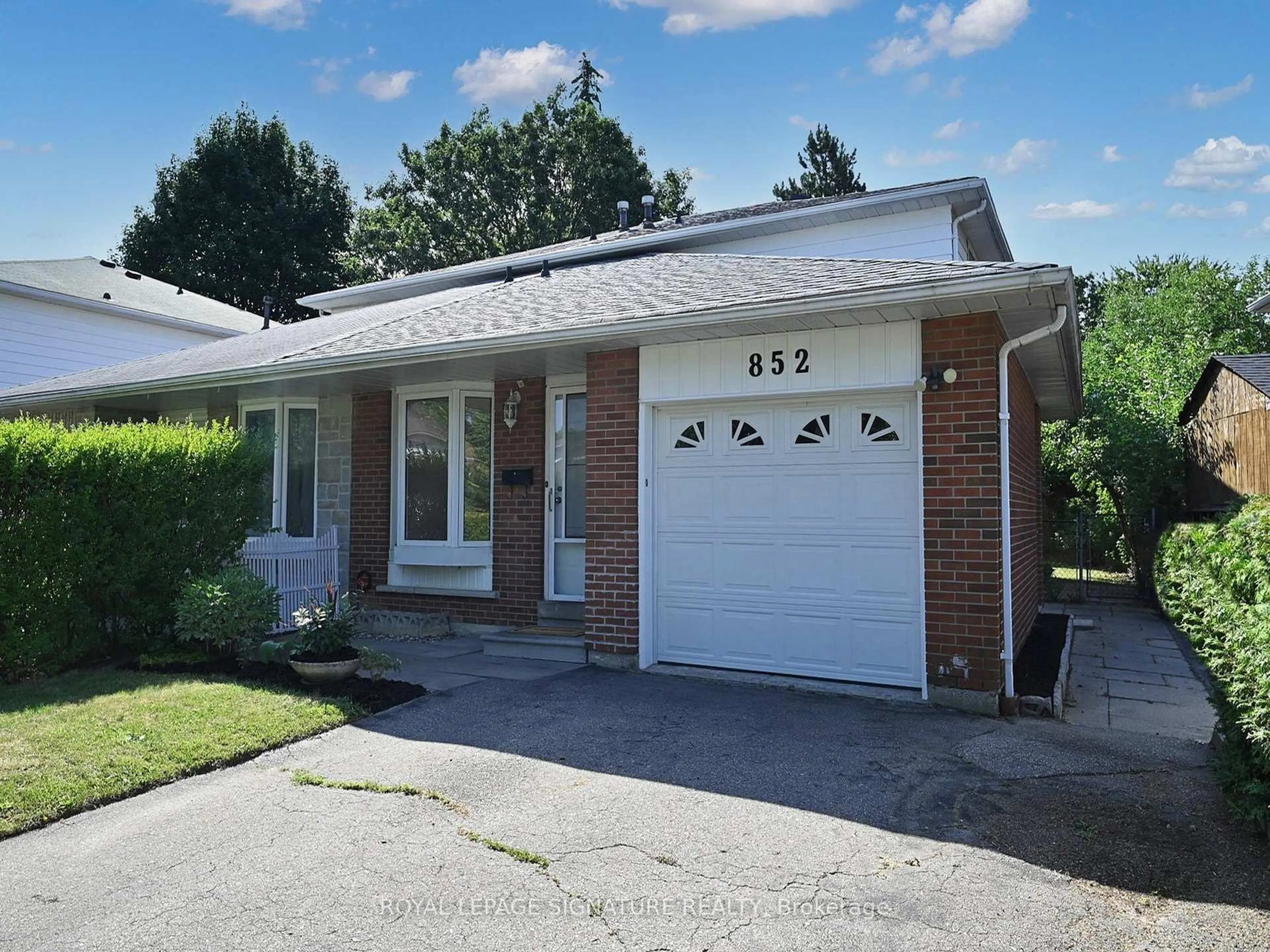 Home with brick exterior material, street for 852 Flagship Dr, Mississauga Ontario L4Y 2J4