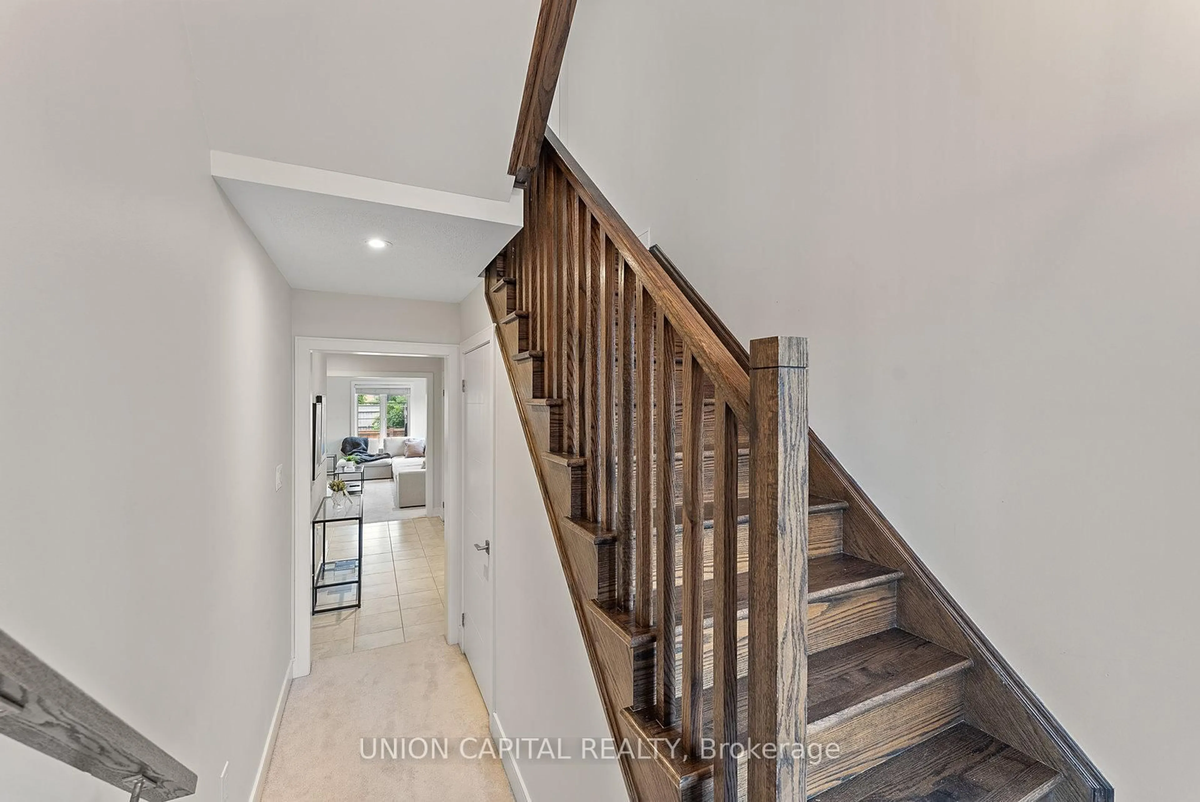 Stairs for 1210 Beachcomber Rd, Mississauga Ontario L5G 0B5