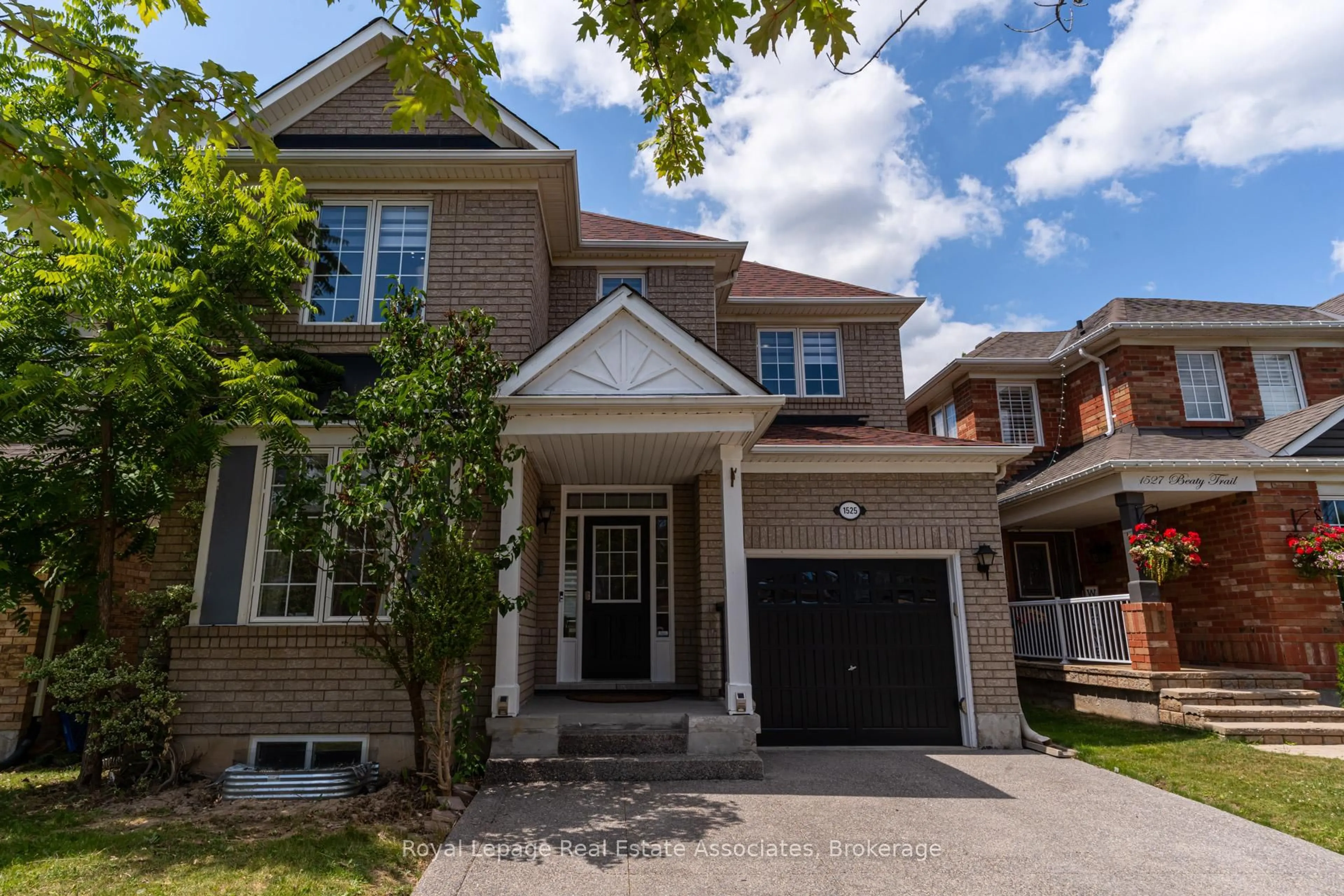 Home with brick exterior material, street for 1525 Beaty Tr, Milton Ontario L9T 5V3