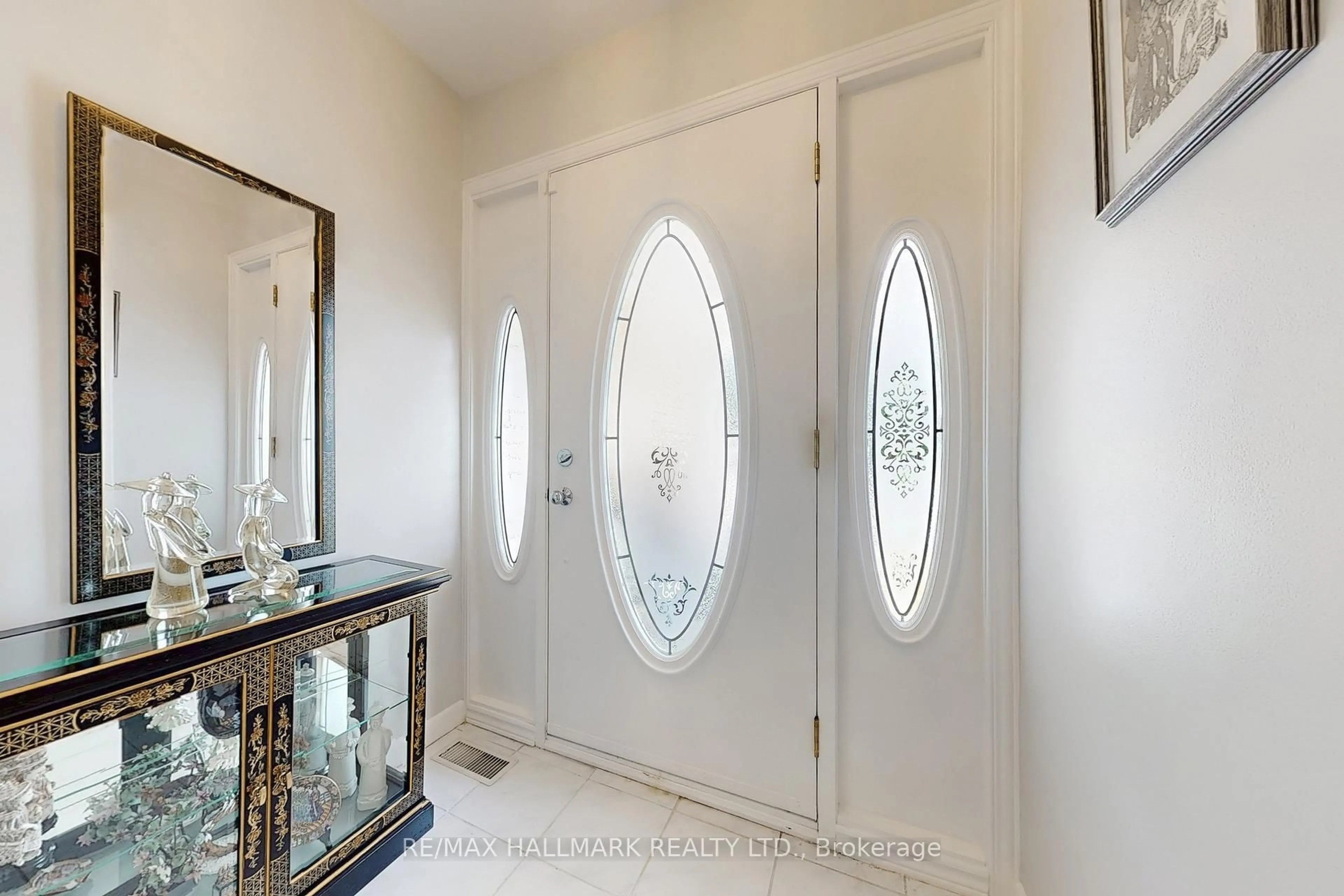 Indoor entryway for 69 Breadner Dr, Toronto Ontario M9R 3M5