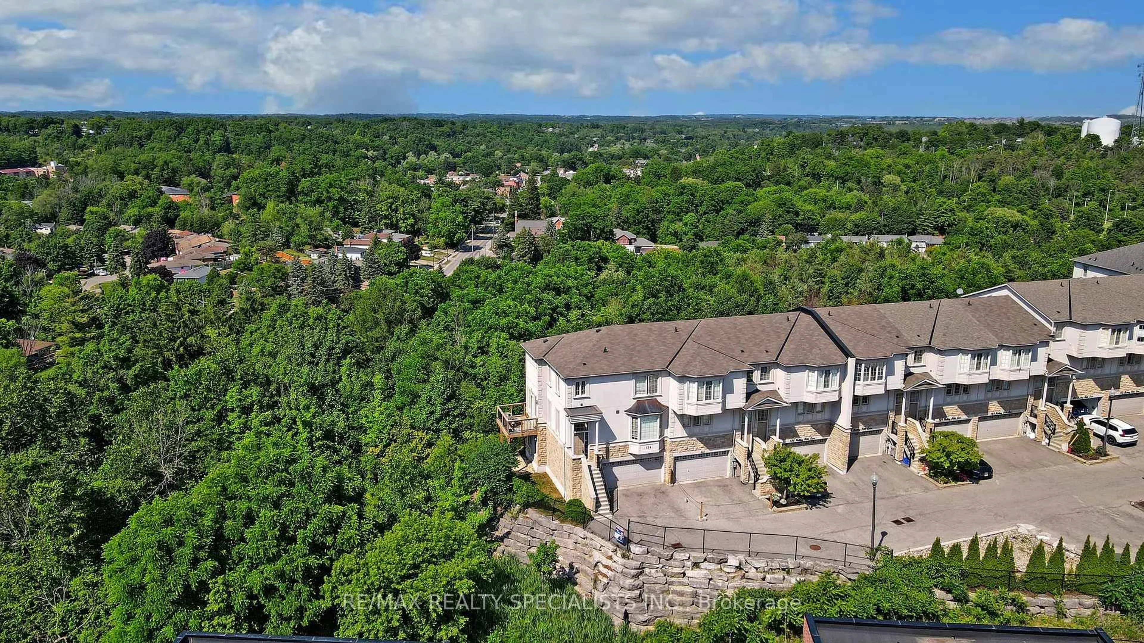 A pic from outside/outdoor area/front of a property/back of a property/a pic from drone, unknown for 134 Rolling Hills Lane, Caledon Ontario L7E 4E1