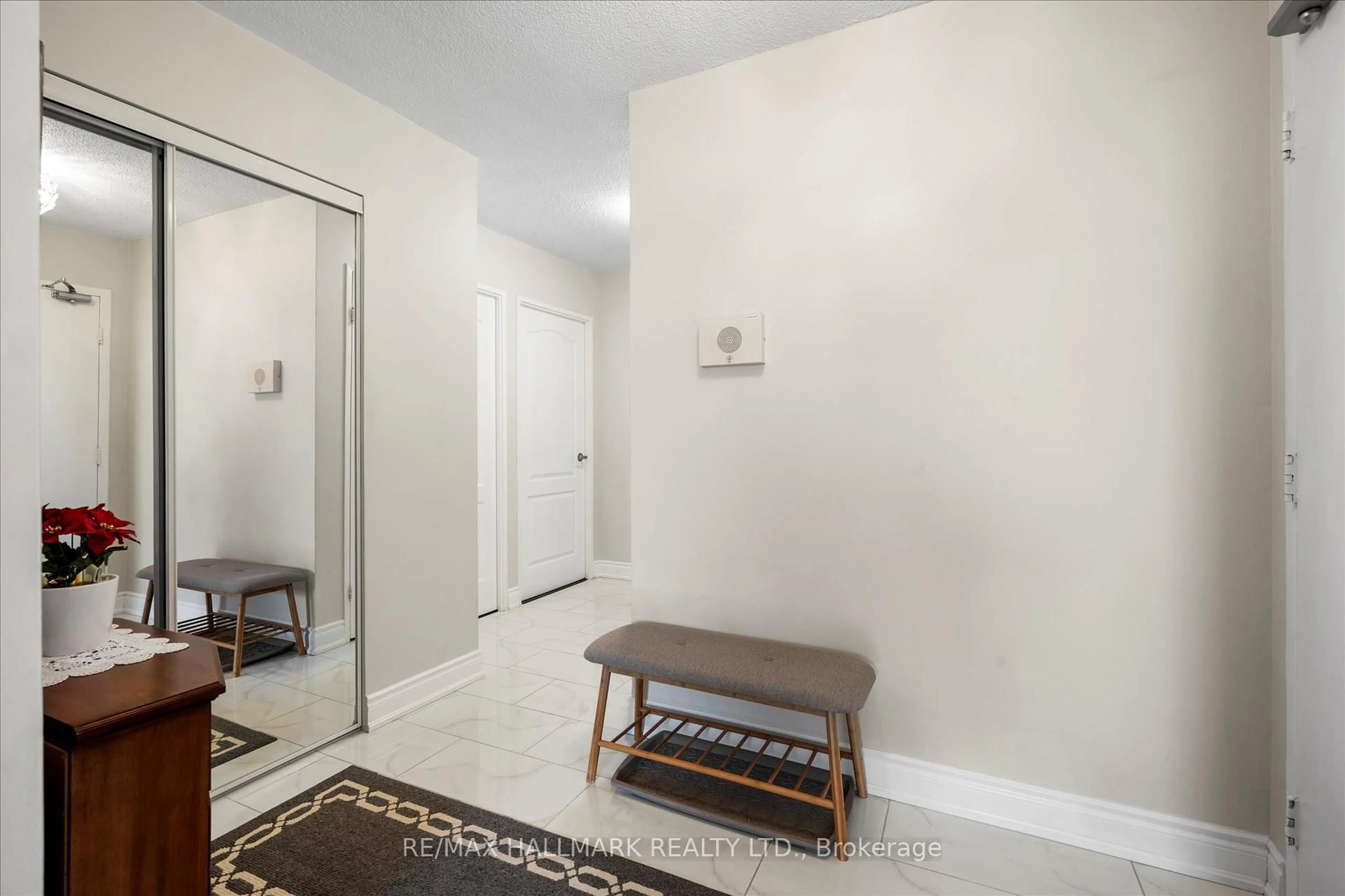 Indoor entryway for 3 Lisa St #410, Brampton Ontario L6T 4A2
